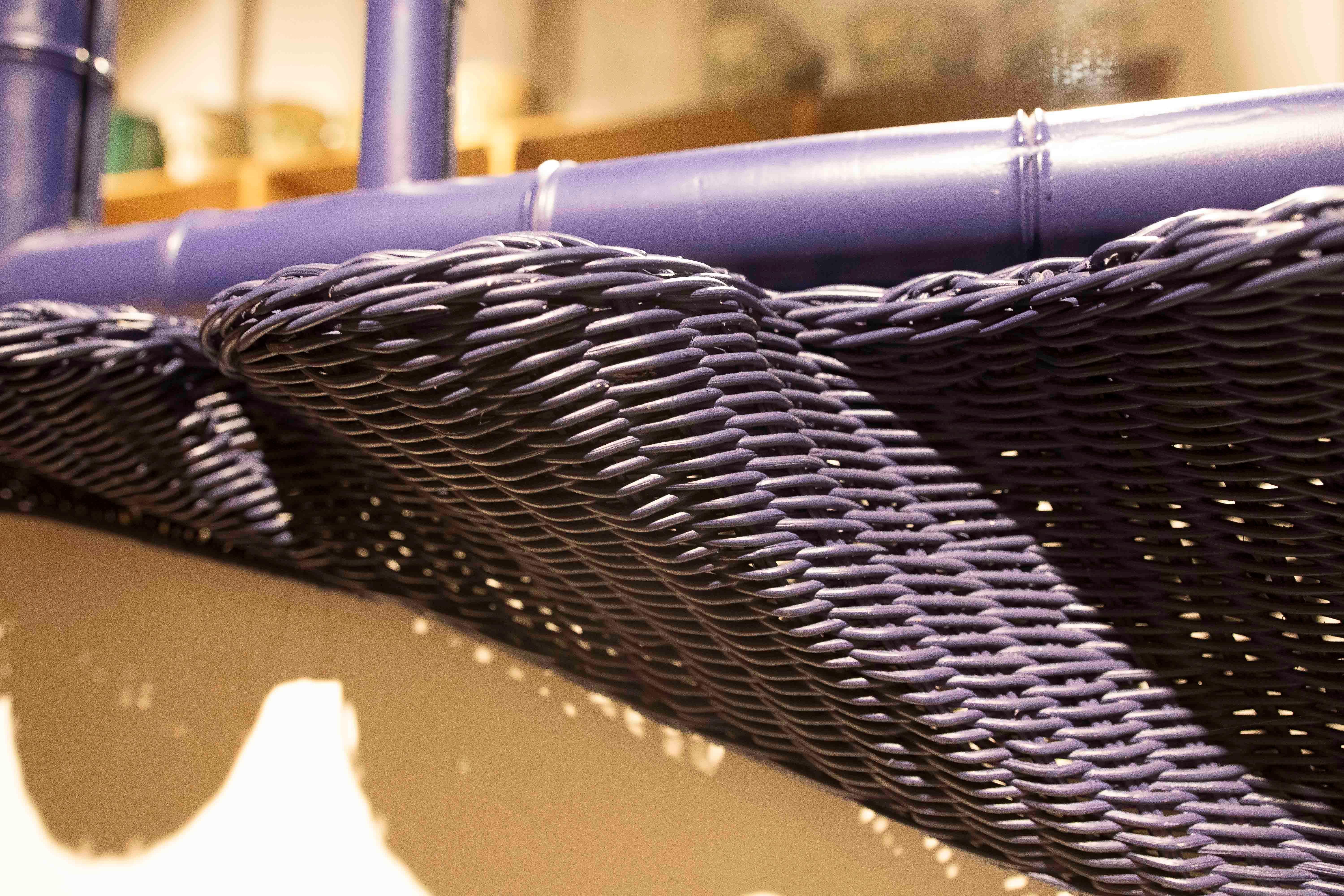 Specchio a forma di pagoda in vimini blu vintage in vendita 1