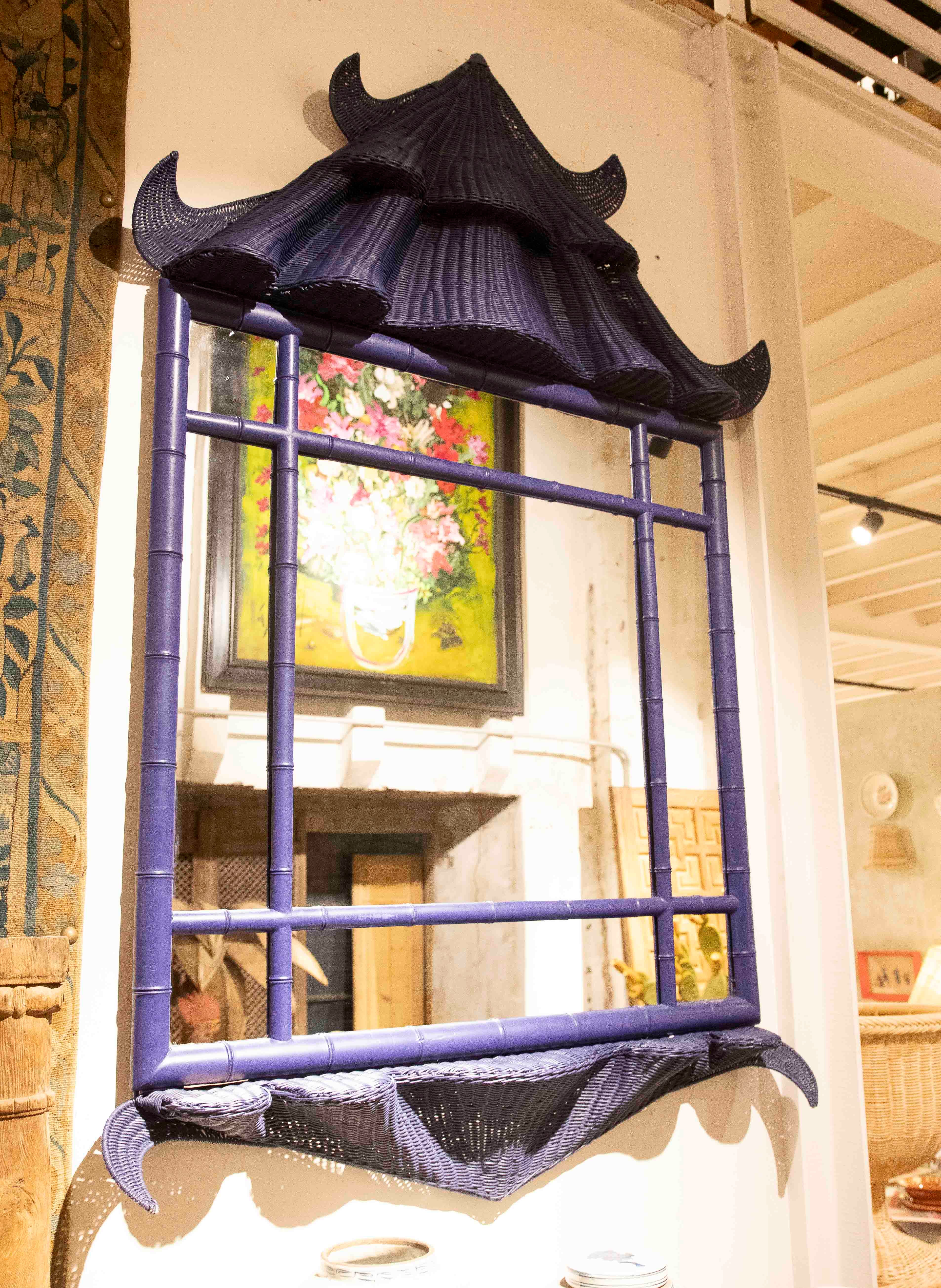 Specchio a forma di pagoda in vimini blu vintage in vendita
