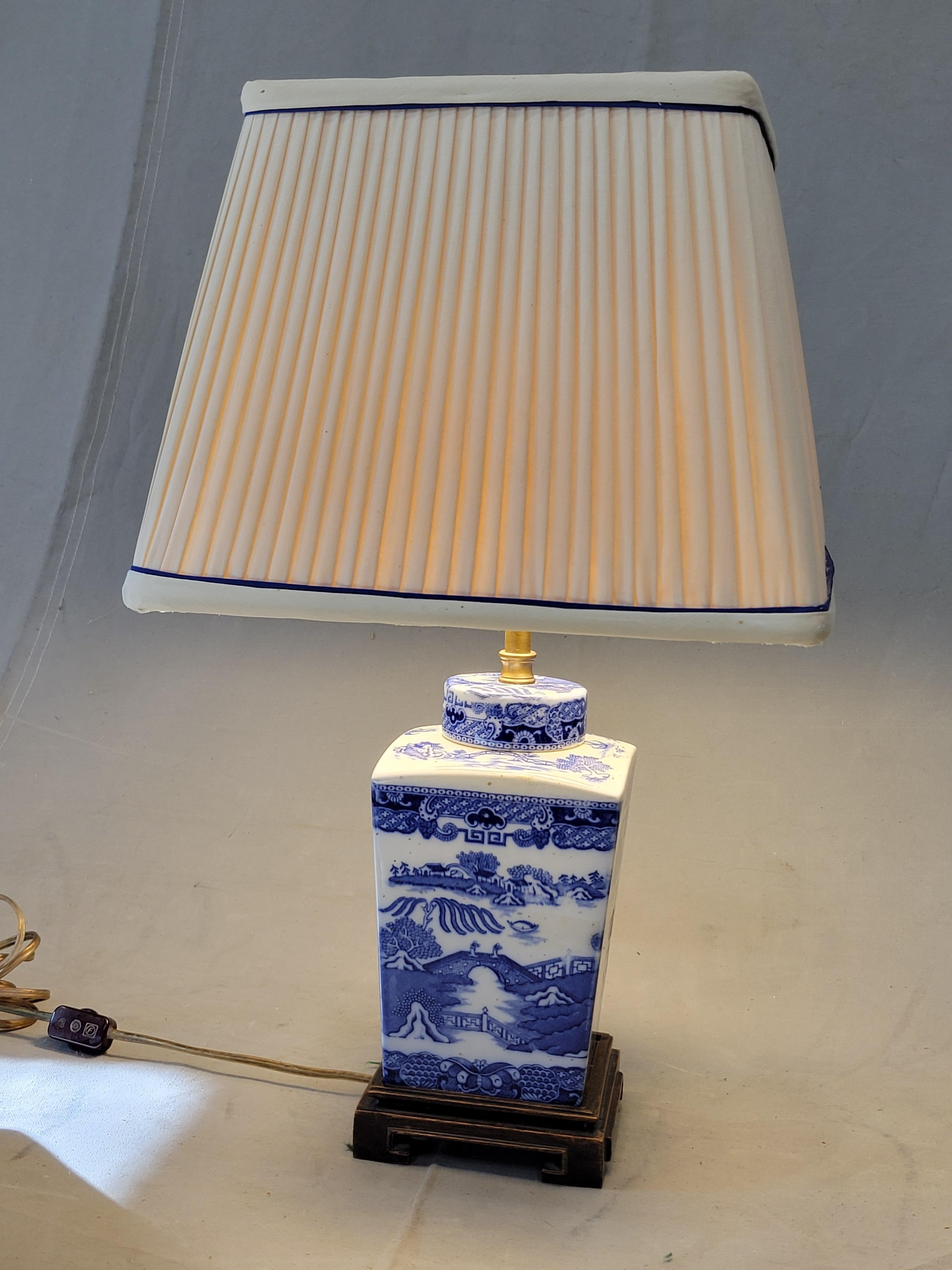 Vintage Blue Willow Lamps With Silk Lampshades - a Pair 3