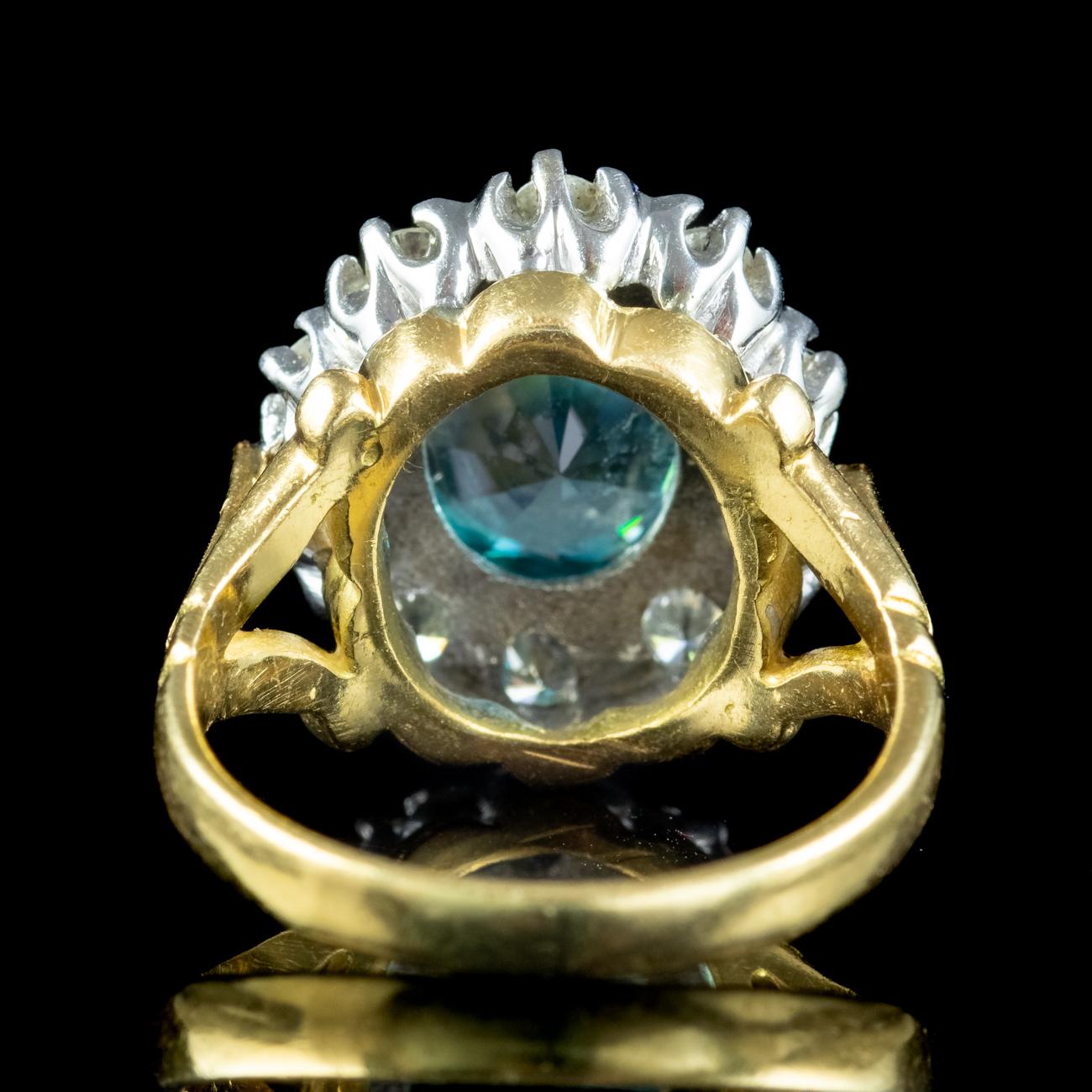 Taille ovale Bague vintage en grappe de diamants et zircon bleu de 3 carats en vente