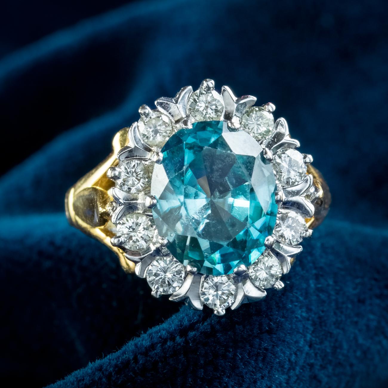 Bague vintage en grappe de diamants et zircon bleu de 3 carats en vente 2