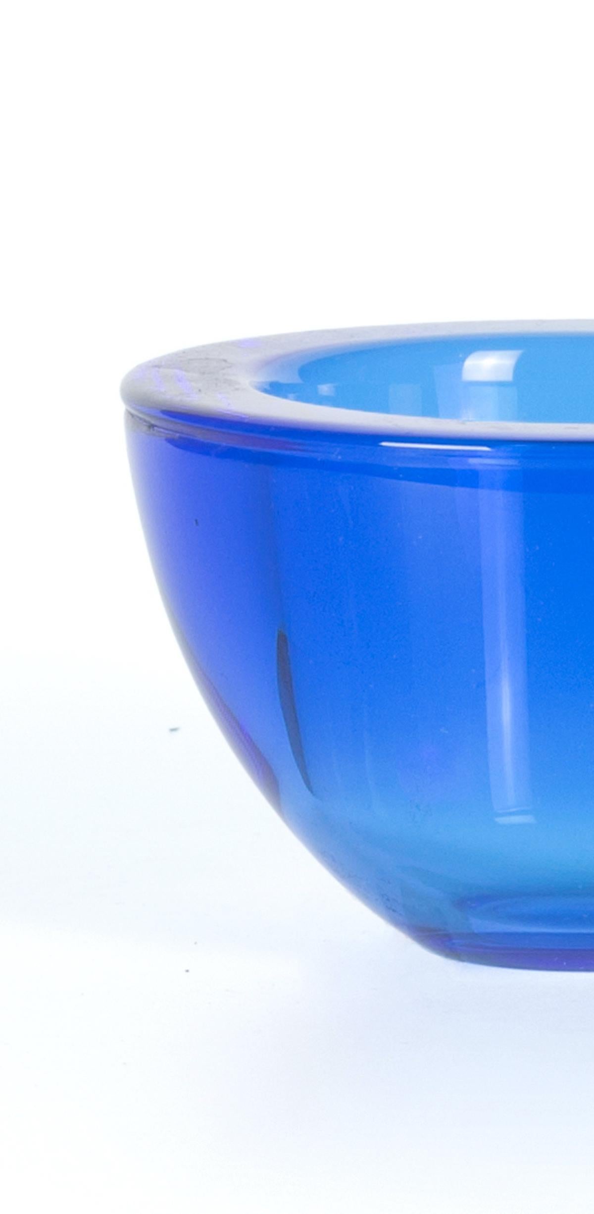Blue bowl is an elegant glass decorative object, realized during the 1970s. 

Very elegant glass little blue colored bowl.

Perfect as an ashtray or to serve your finger food aperitifs.
