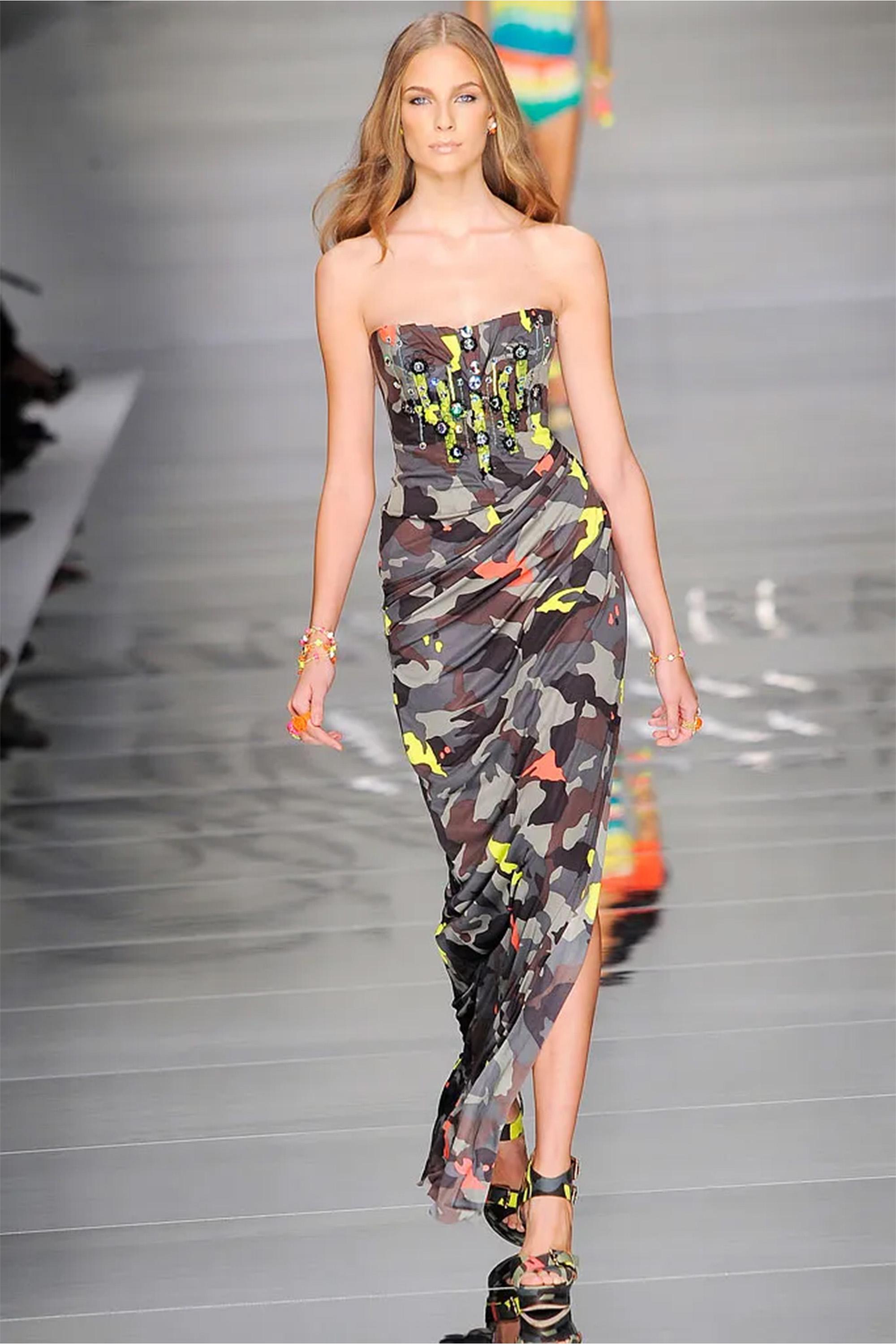 Vintage Blumarine S/S 2010 Camo Silk/Gold Sequins Mini Dress Excellent état - En vente à London, GB