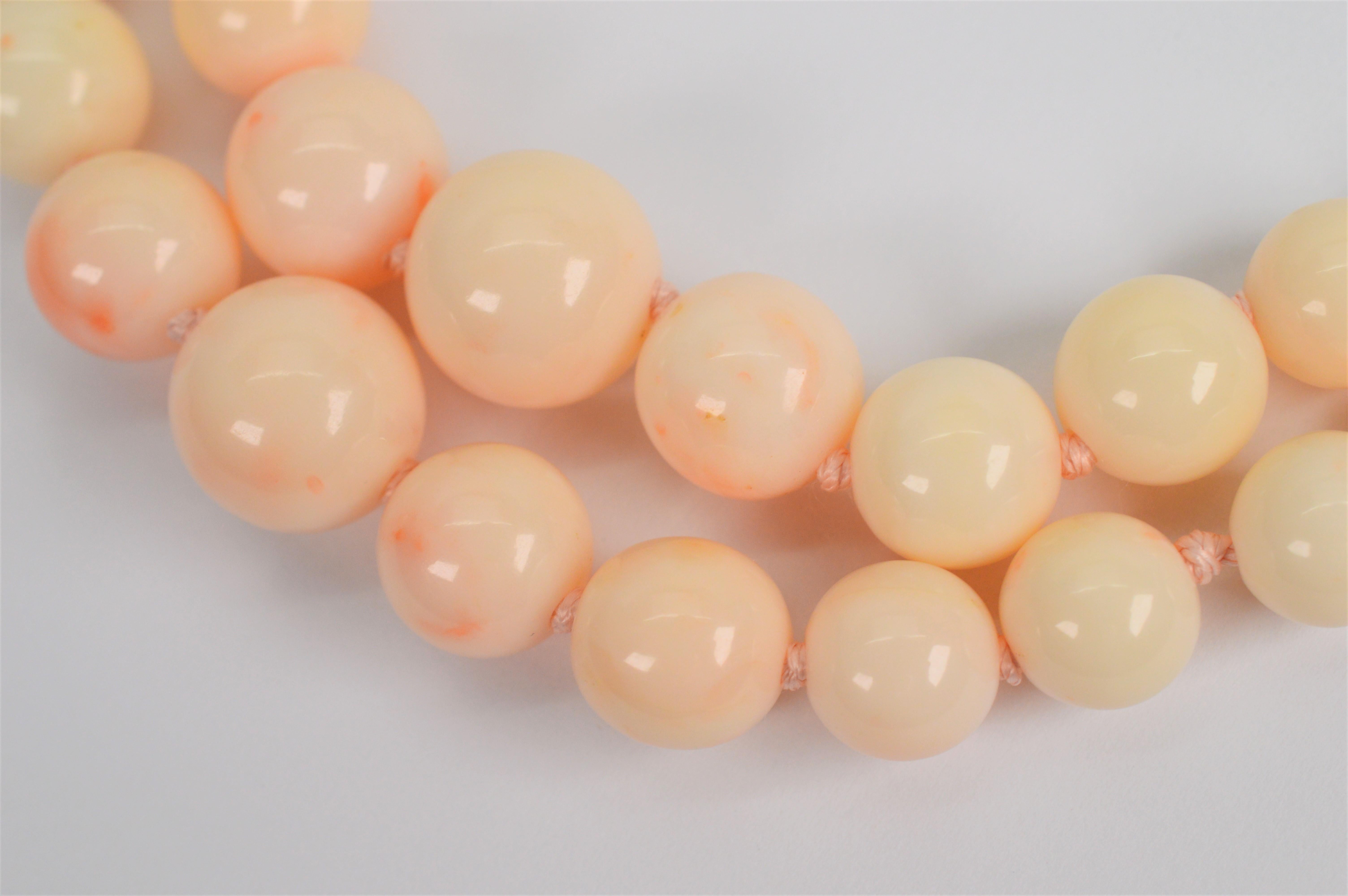 Vintage Blush Coral Bead Double Strand Necklace w 14 Karat Gold Clasp For Sale 2