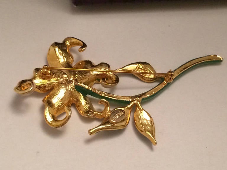 Vintage Bob Mackie Signed Pink Enamel Lily Statement Brooch Pendant Pin In Excellent Condition For Sale In Montreal, QC