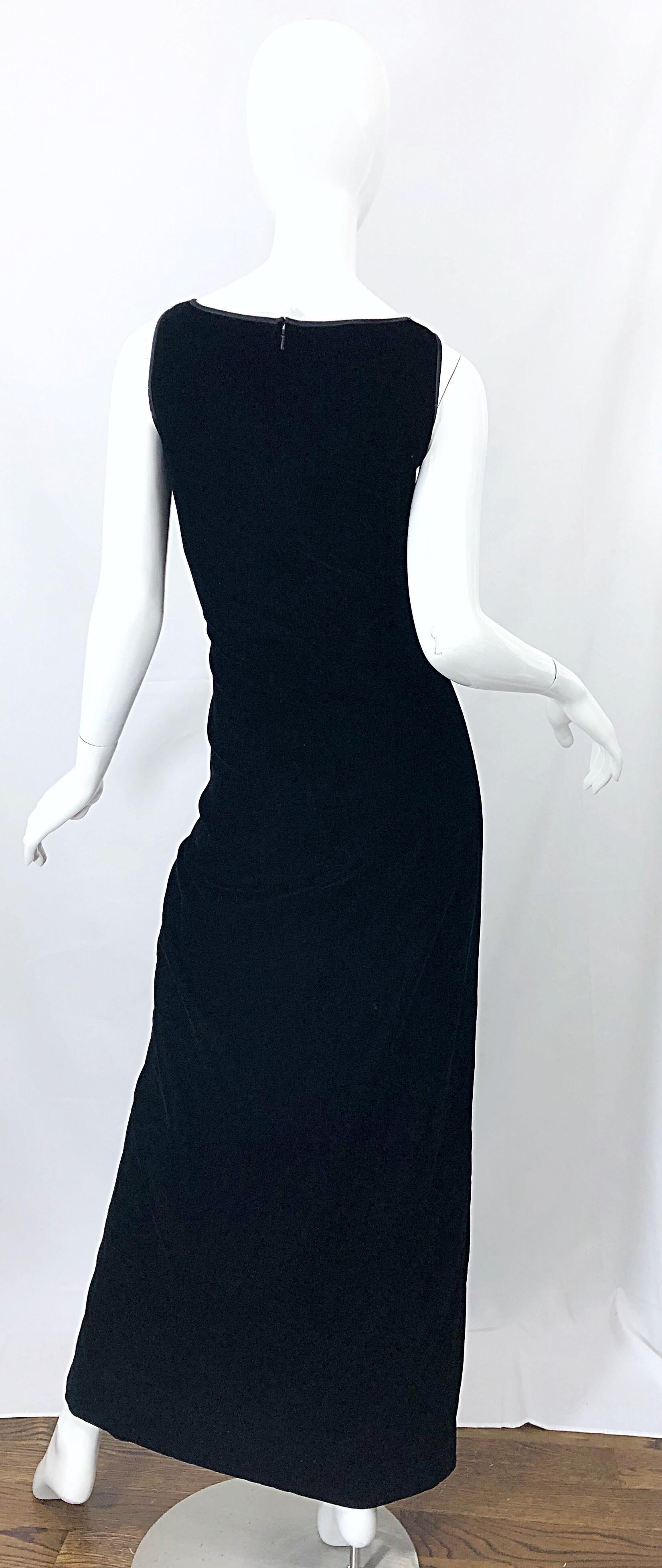 Vintage Bob Mackie Size 14 Black Velvet 1990s Sleeveless Sweetheart 90s Gown For Sale 5