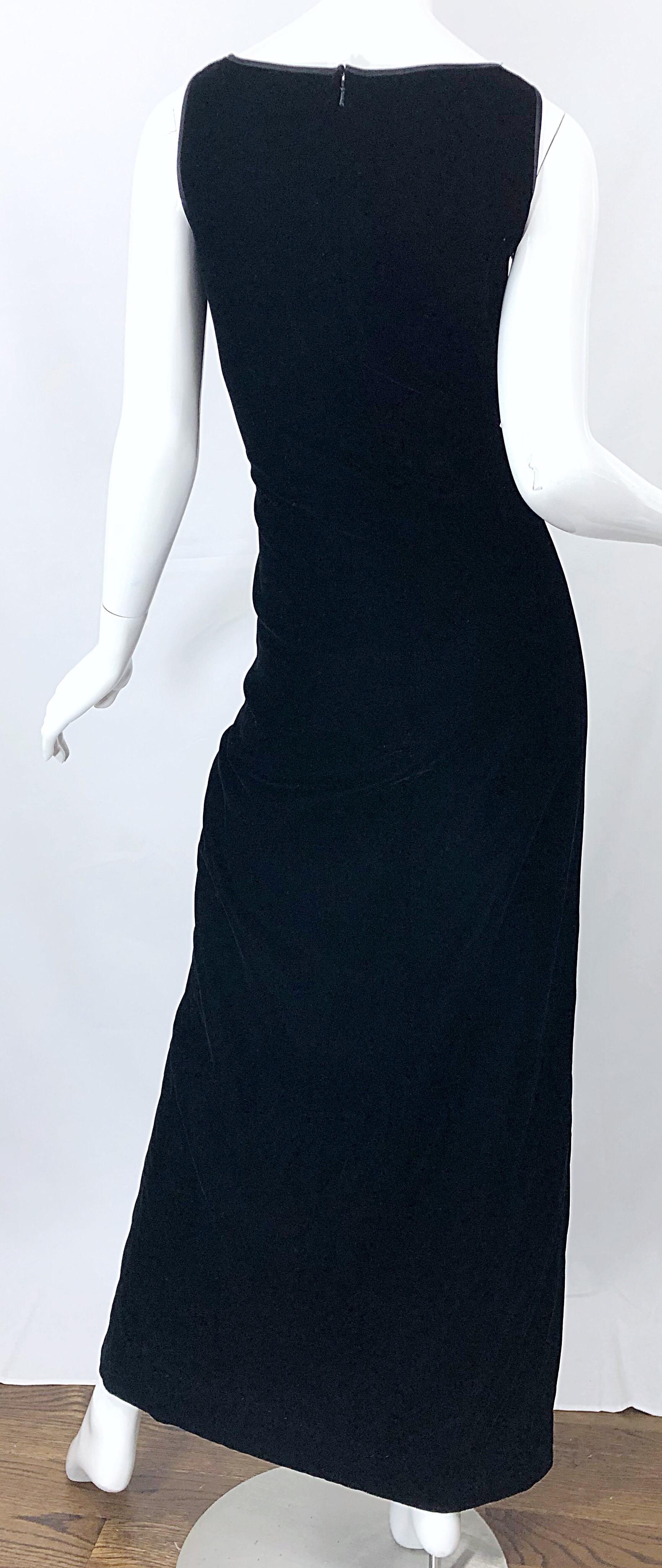 Vintage Bob Mackie Size 14 Black Velvet 1990s Sleeveless Sweetheart 90s Gown In Excellent Condition For Sale In San Diego, CA