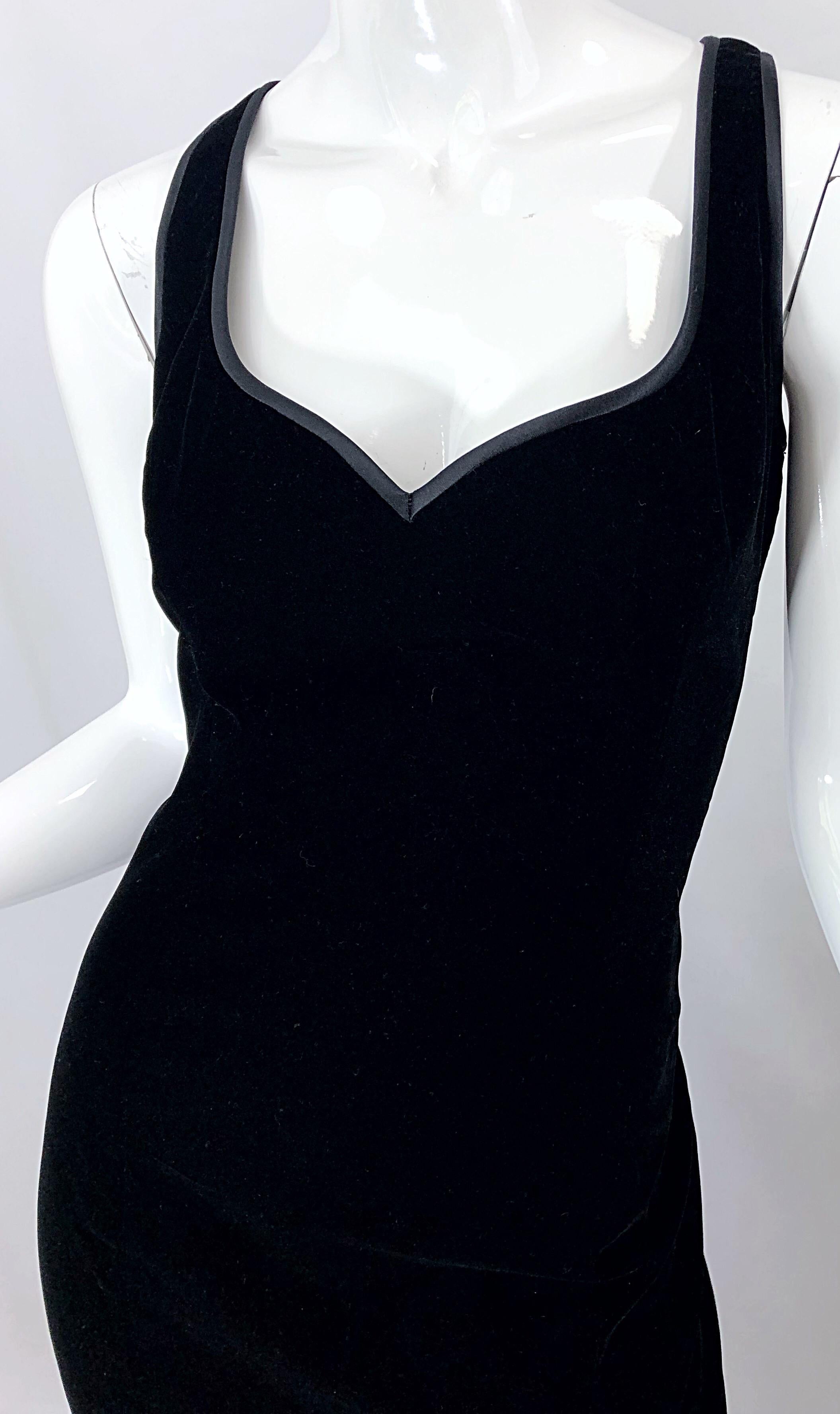 Women's Vintage Bob Mackie Size 14 Black Velvet 1990s Sleeveless Sweetheart 90s Gown For Sale
