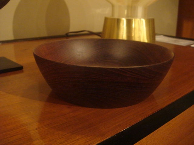Vintage Siam teak wood bowl handmade by Bob Stocksdale, USA, circa 1970. Signed by artist. An exceptional example of the late Stocksdale's handmade bowls.