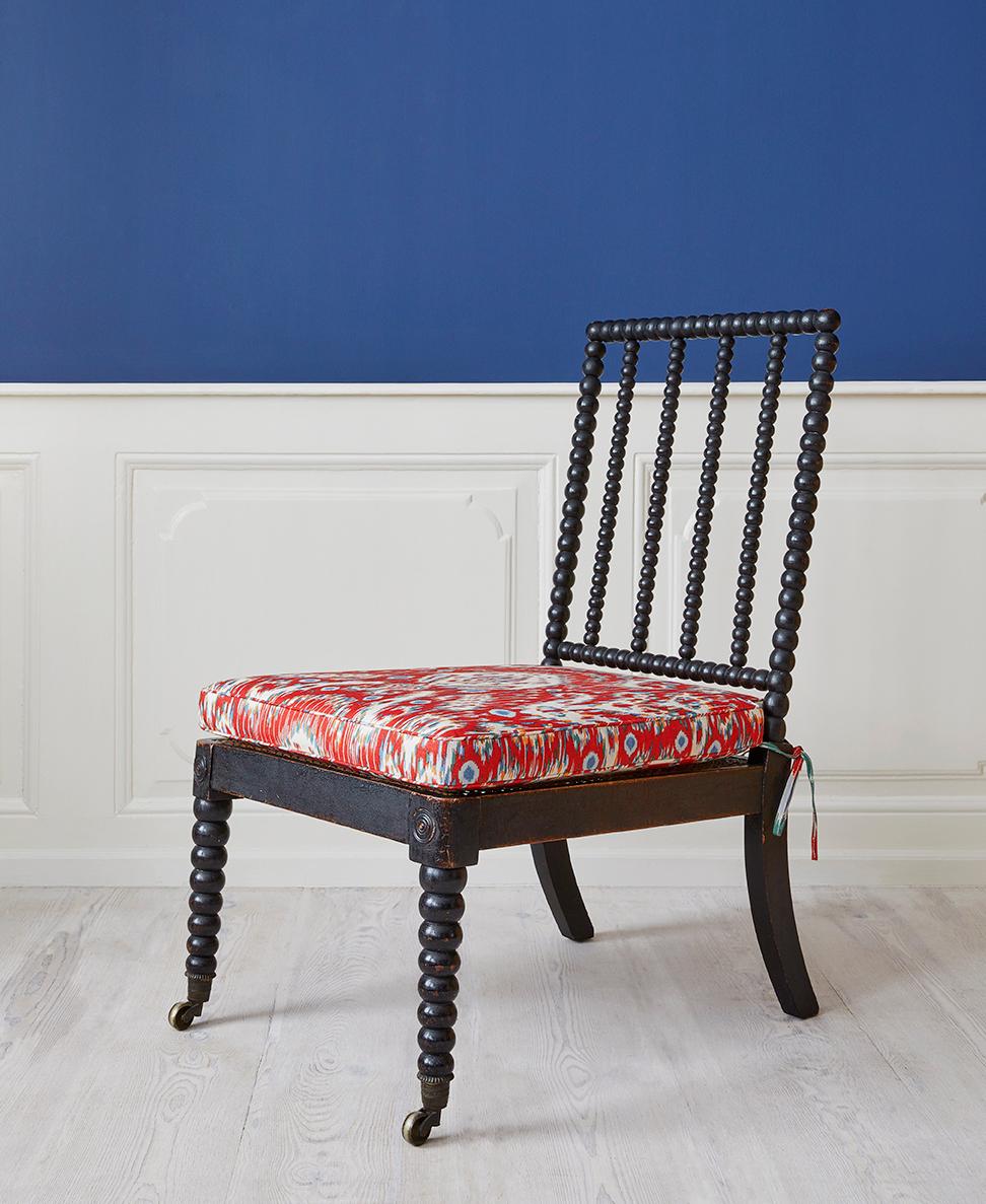 England, 19th century

Bobbin chair with cane seat and upholstered seat cushion.

Measures: H 90 x W 50 x D 58 cm.
