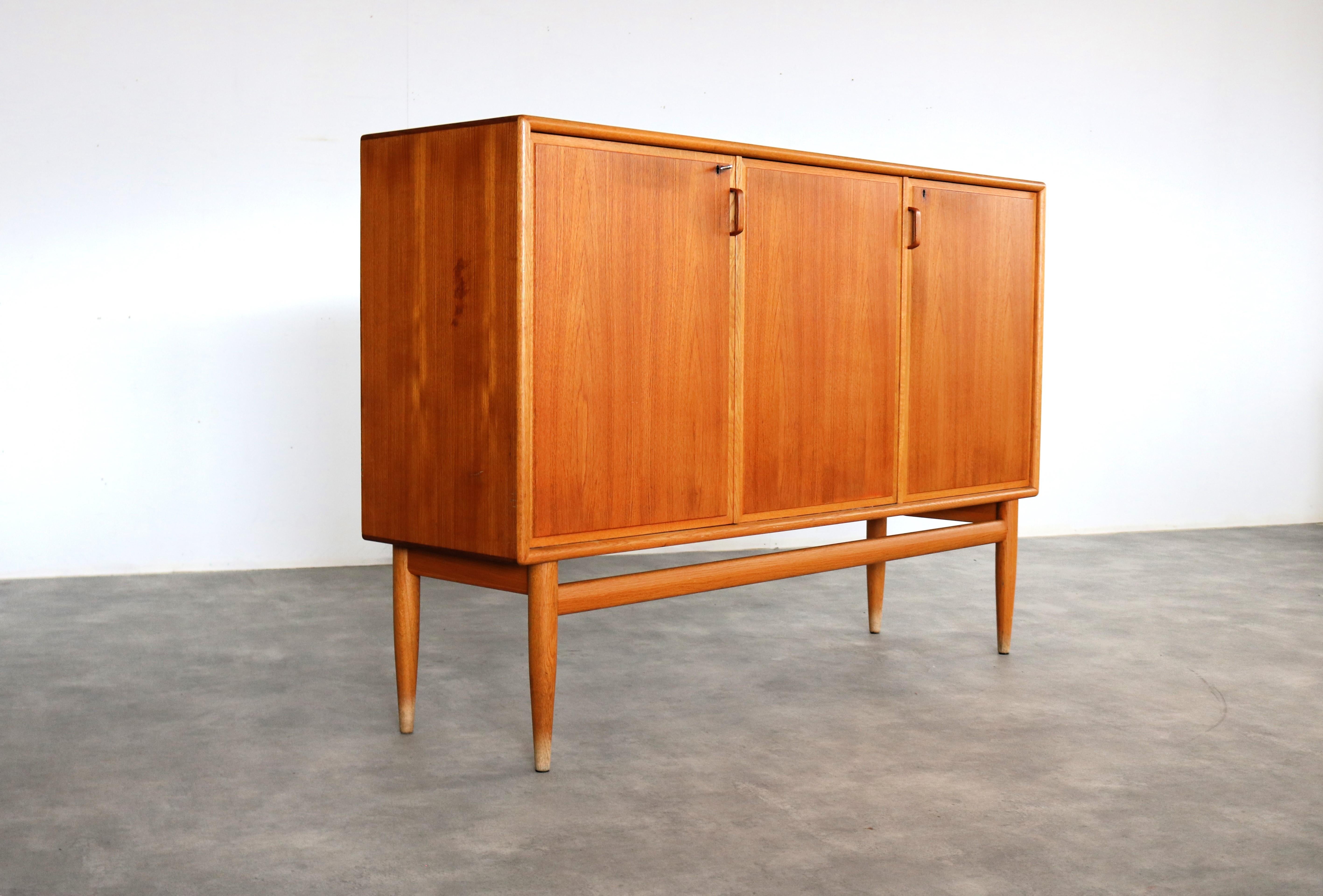 Oldtimer Bodafors Highboard im Zustand „Gut“ im Angebot in Lemmer, NL