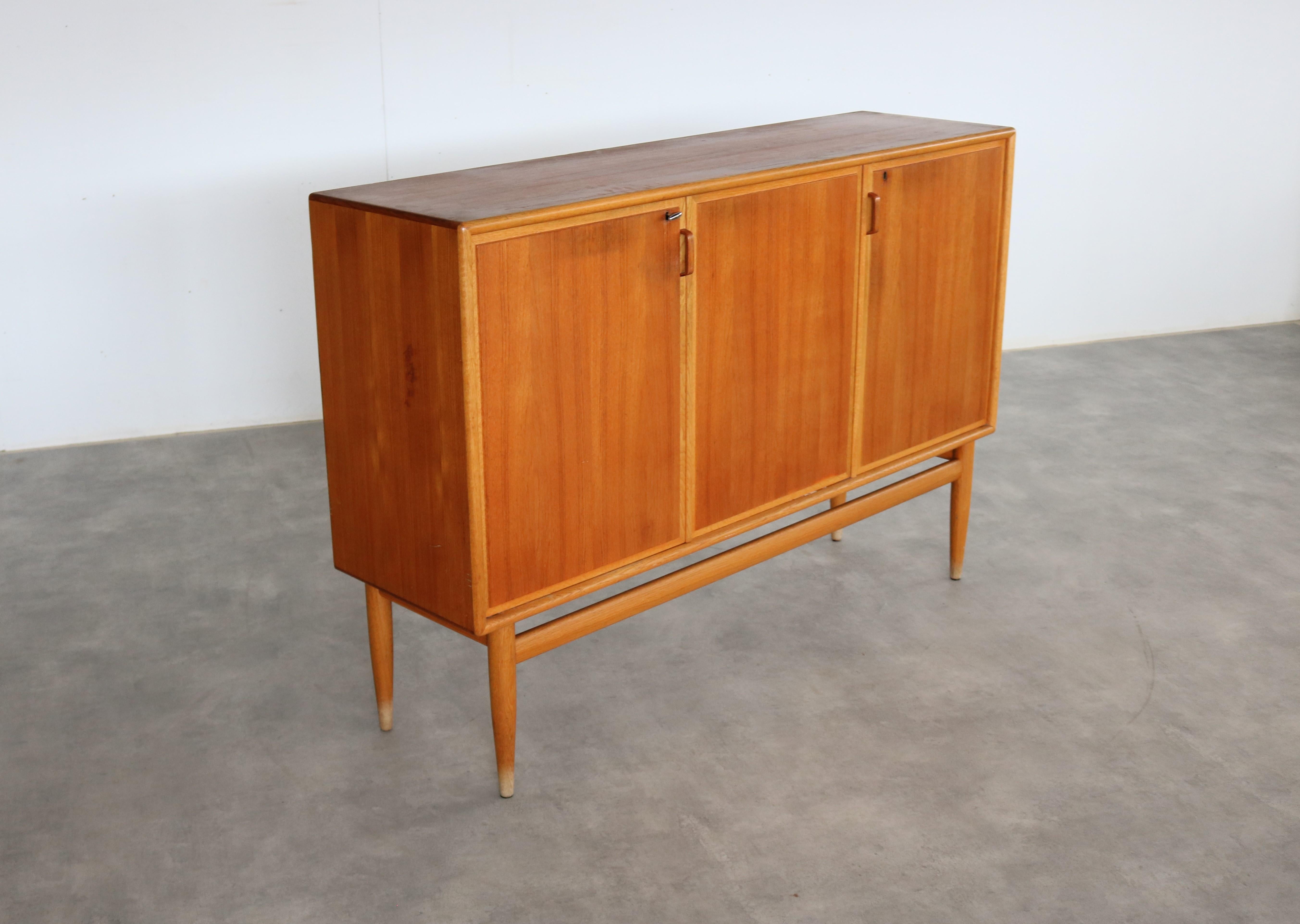 Oldtimer Bodafors Highboard (Mitte des 20. Jahrhunderts) im Angebot