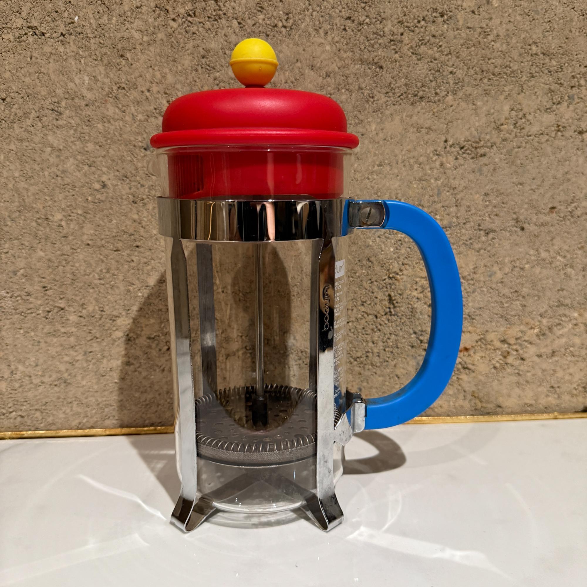 Für Ihre Überlegung, Jahrgang Bodum Kaffeepresse Maschine. Vom Memphis-Stil inspiriertes Design mit ikonischen Farben. Ära Sottsass.

Abmessungen: 9,63