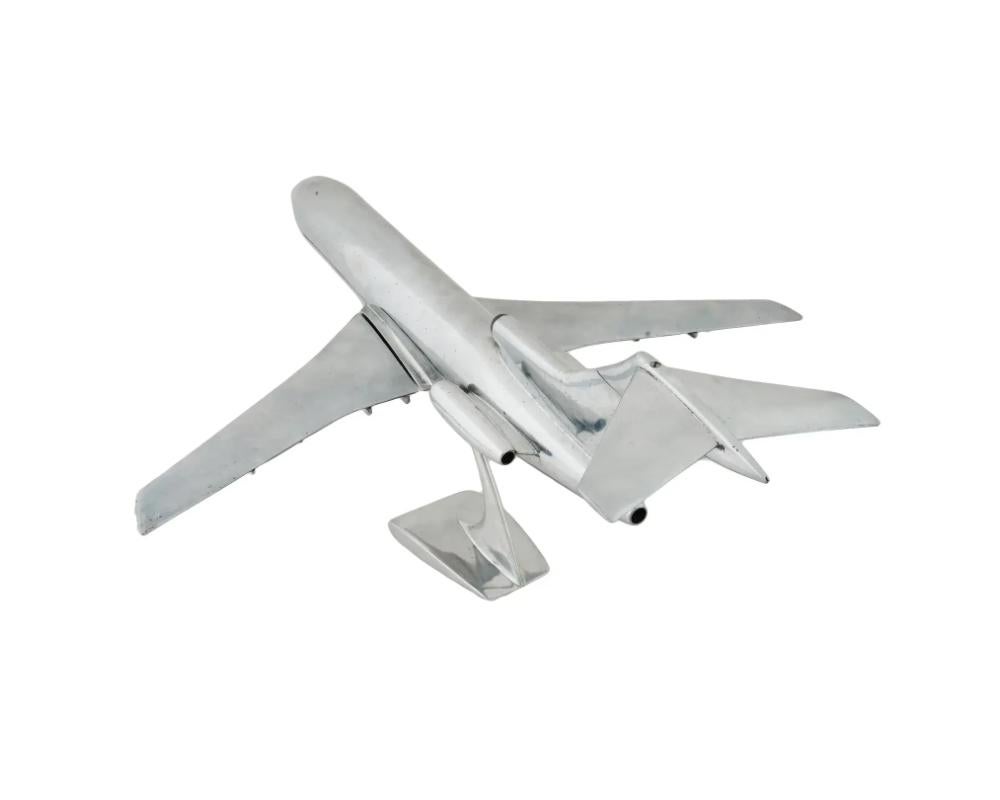 Vintage Boeing 727 Chrome Airplane Scale Model In Flight On Stand Bon état - En vente à New York, NY