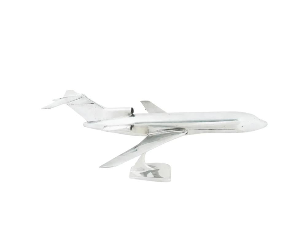 Métal Vintage Boeing 727 Chrome Airplane Scale Model In Flight On Stand en vente