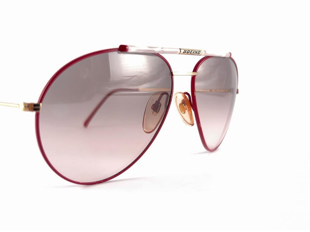 Vintage Boeing Red & Pearl 5706 Gradient Lenses Sunglasses 80'S Austria In Excellent Condition For Sale In Baleares, Baleares