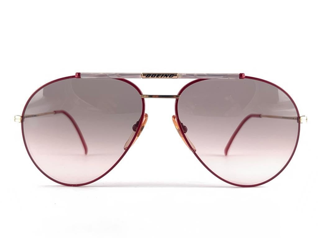 Women's or Men's Vintage Boeing Red & Pearl 5706 Gradient Lenses Sunglasses 80'S Austria For Sale