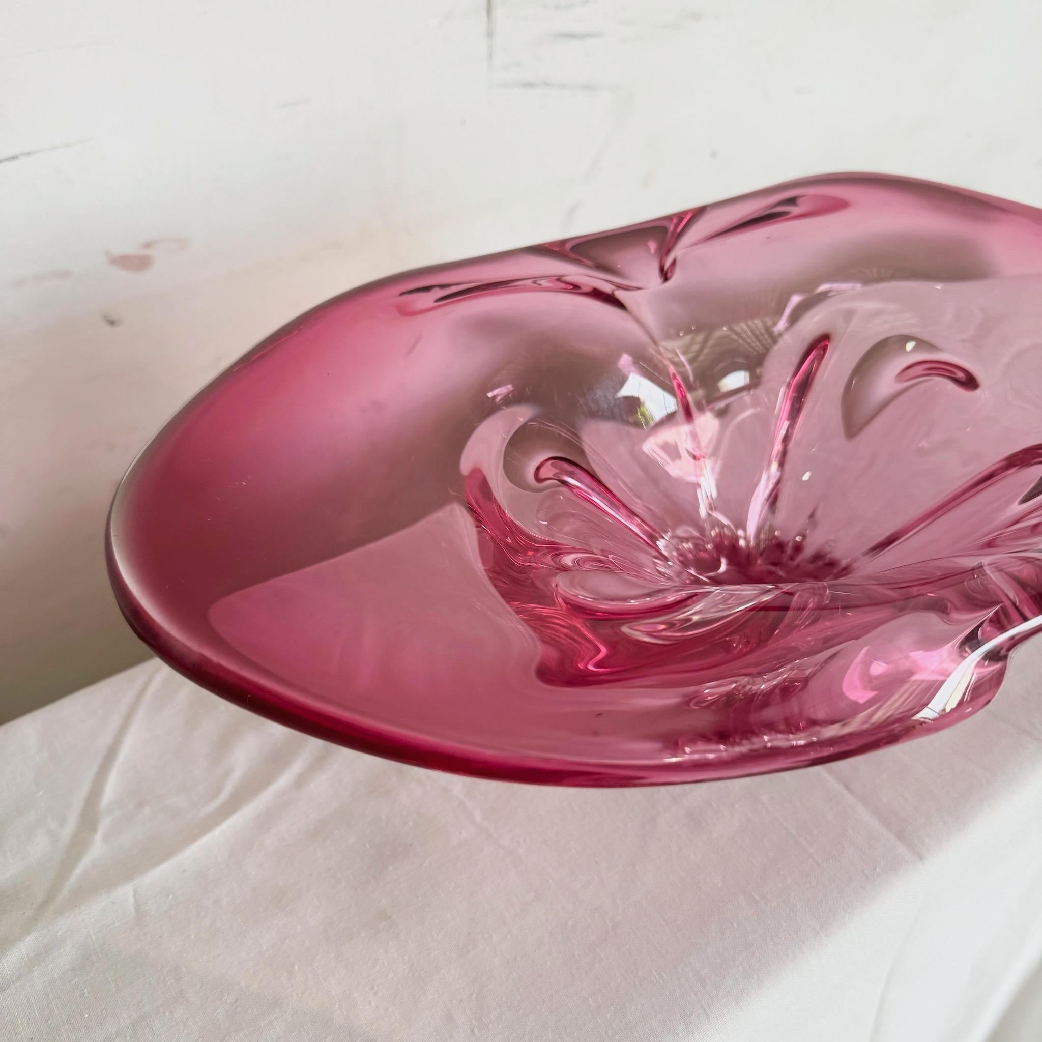 20ième siècle Bol en verre rose Ch≈ôibsk√° Vintage Bohemia Design/One années 1960 Josef Hospodka en vente