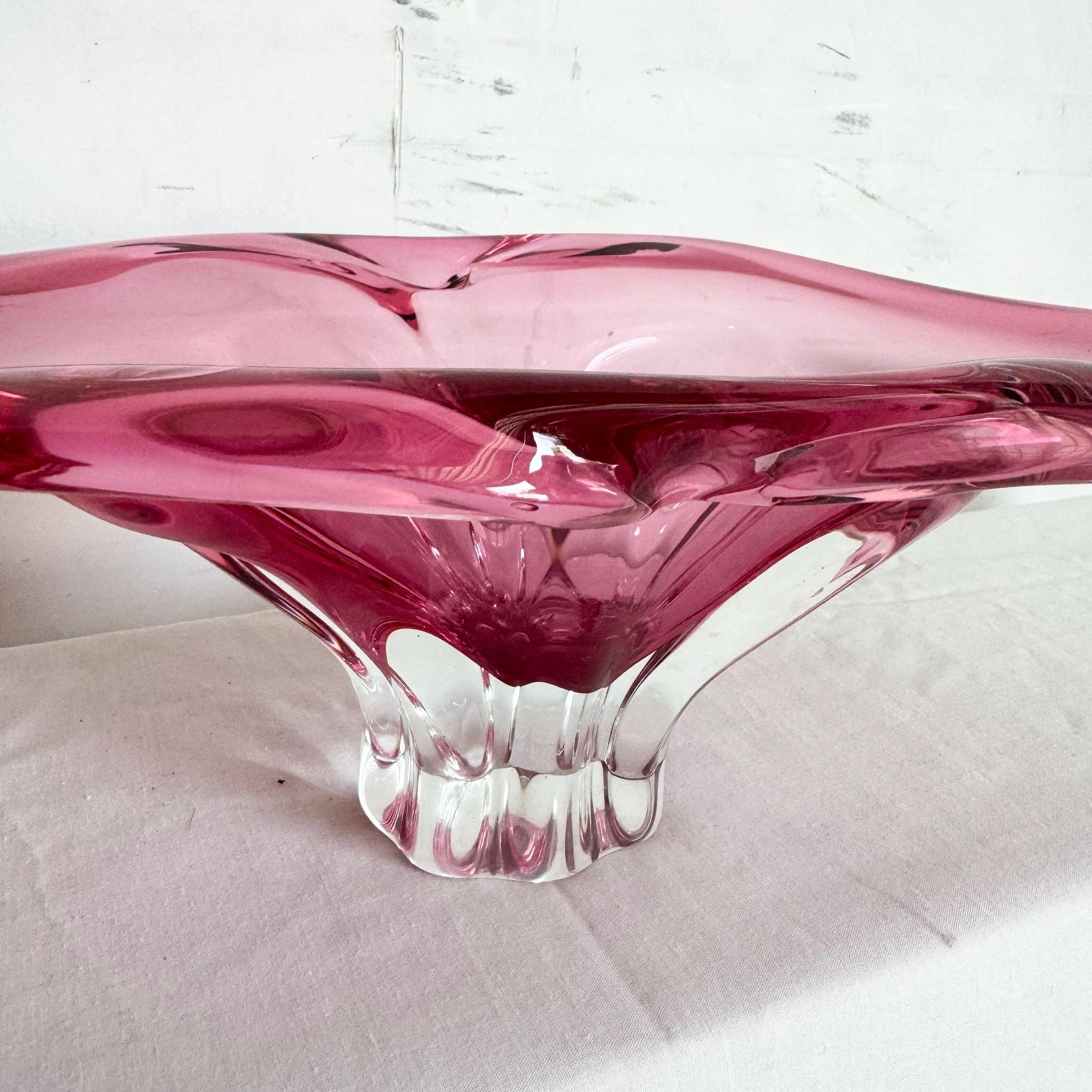 Bol en verre rose Ch≈ôibsk√° Vintage Bohemia Design/One années 1960 Josef Hospodka en vente 1