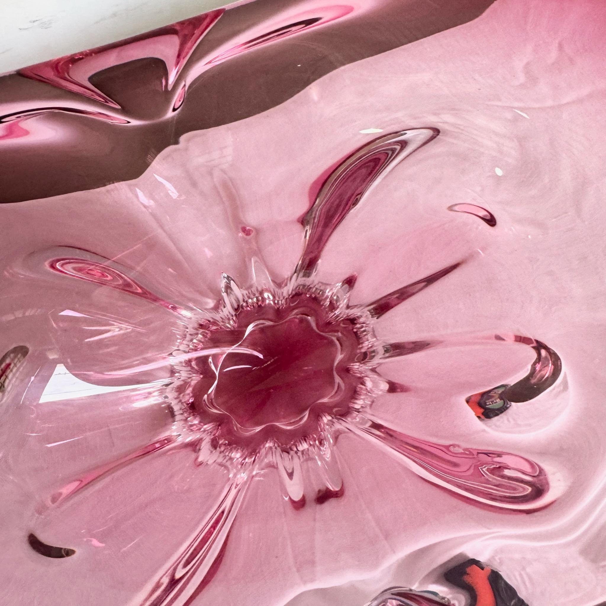 Bol en verre rose Ch≈ôibsk√° Vintage Bohemia Design/One années 1960 Josef Hospodka en vente 2