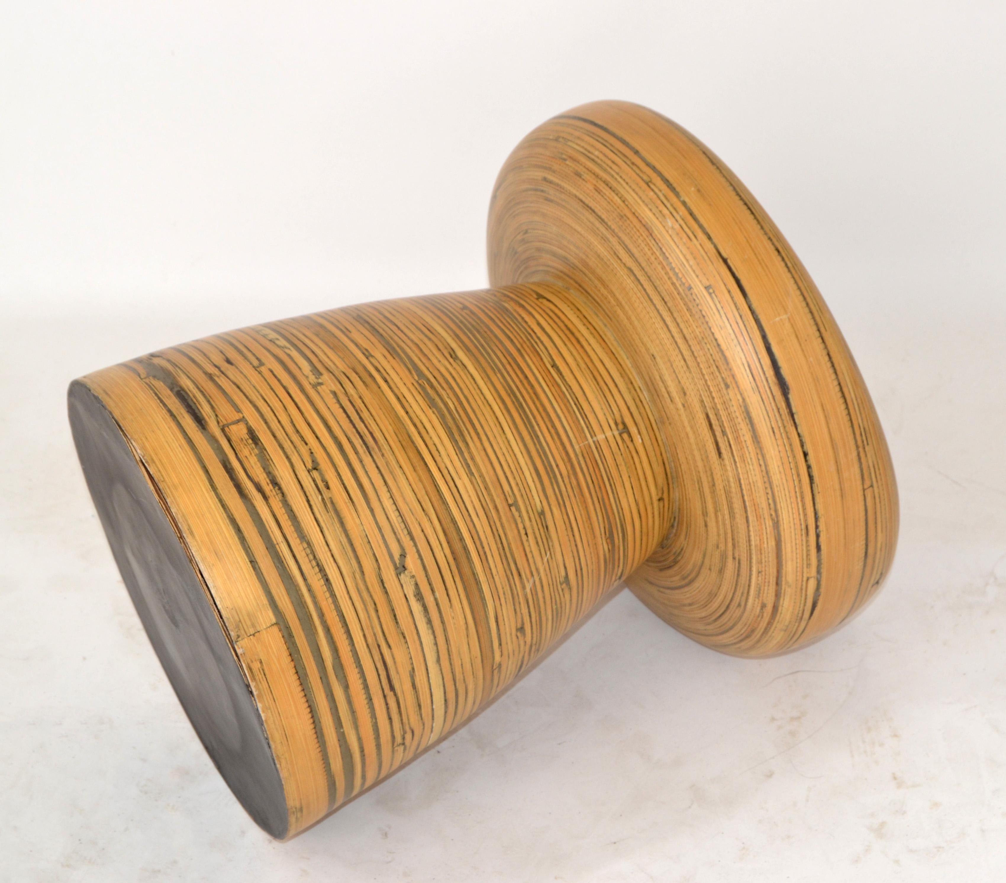 20ième siècle Tabouret bohème moderne du milieu du siècle dernier en forme de champignon en bambou pressé blond en vente
