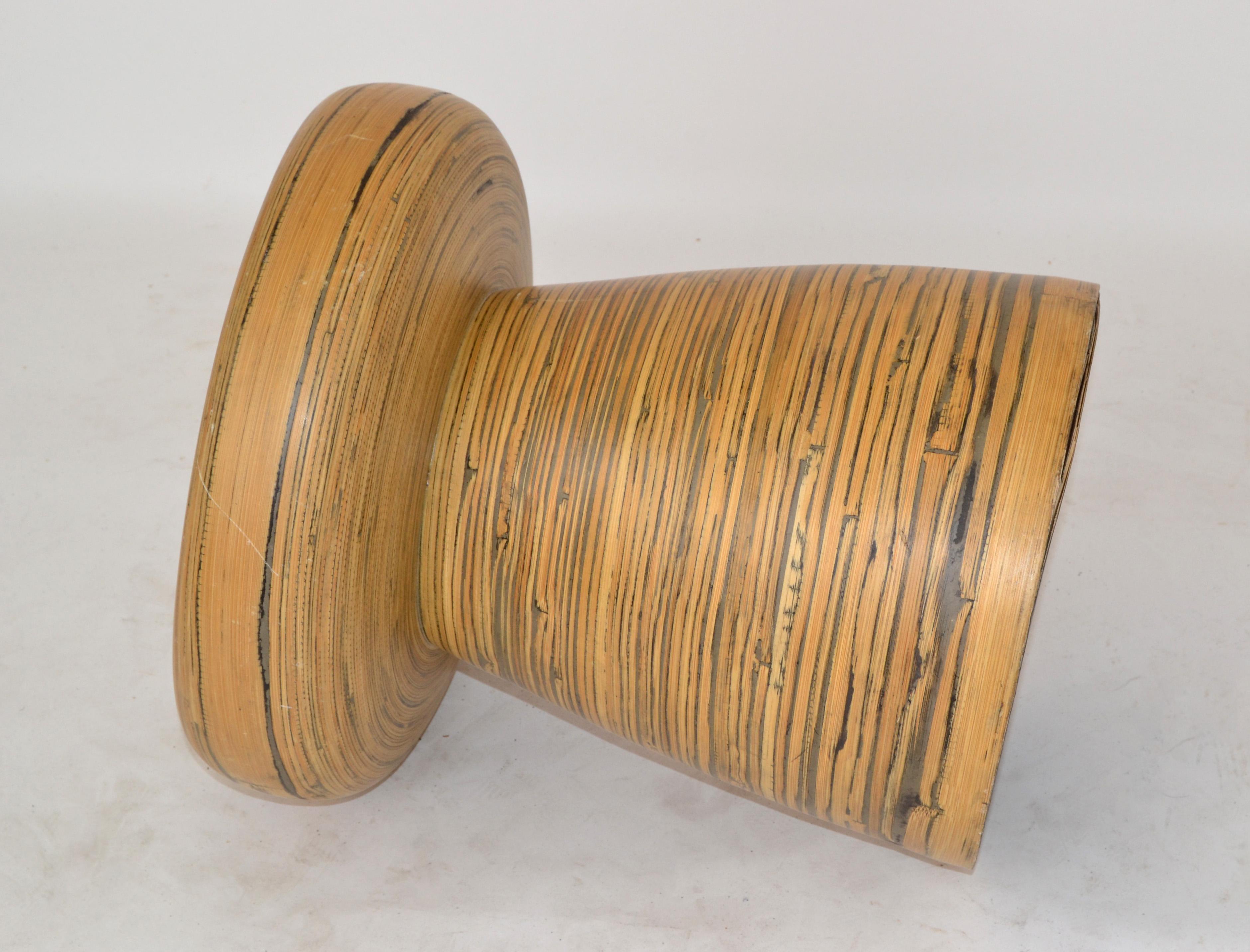 Bambou Tabouret bohème moderne du milieu du siècle dernier en forme de champignon en bambou pressé blond en vente