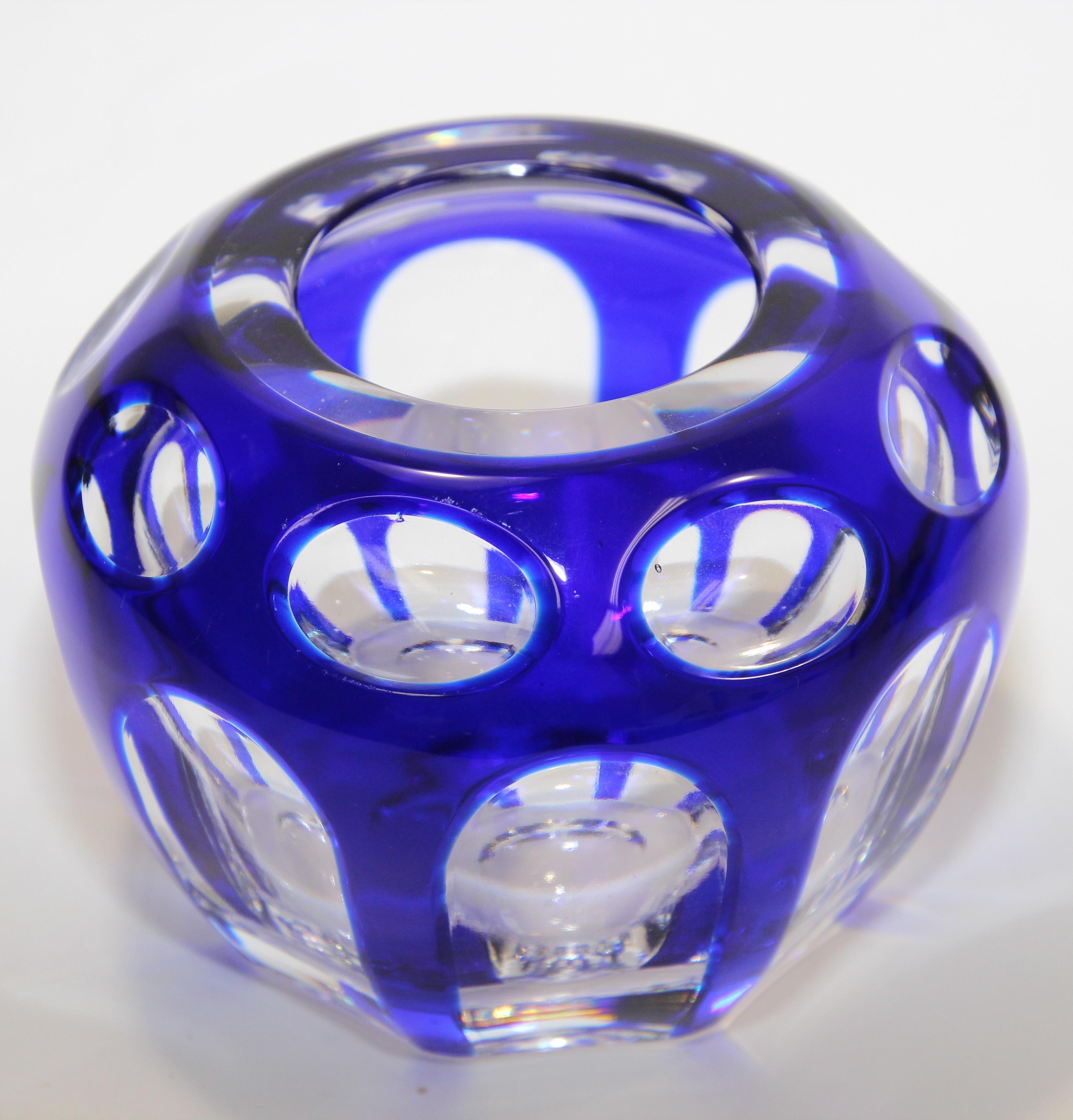 Vintage Bohemian cobalt blue cut to clear crystal votive candle holder
Crystal glass in excellent condition.
Great to use with votive candle or as a decorative glass bowl or paper weight.
Bohemian Czech art glass heavy with post modern circular