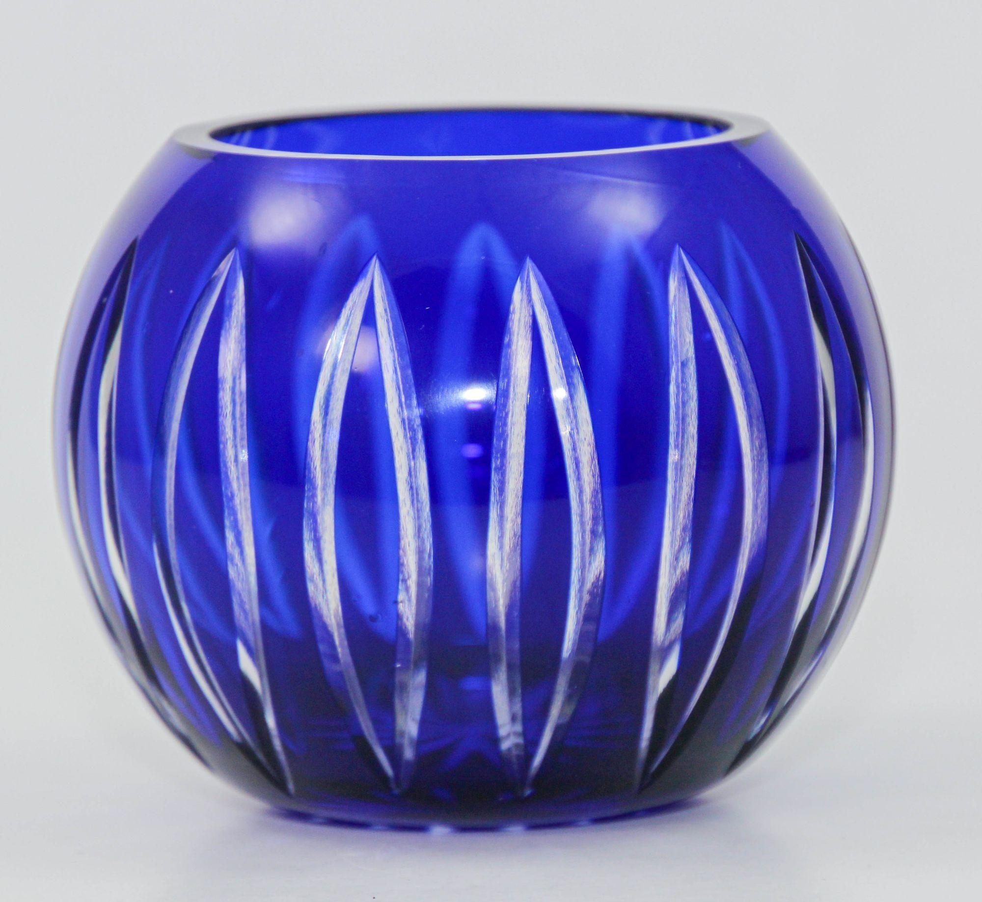 Cobalt blue cut to clear Bohemia art glass crystal rose vase, decorative bowl or candle holder.
A beautiful bowl with cut details from top to bottom, cut to clear, cobalt blue Bohemian glass vase from Czechoslovakia.
Vintage cobalt blue Bohemian art