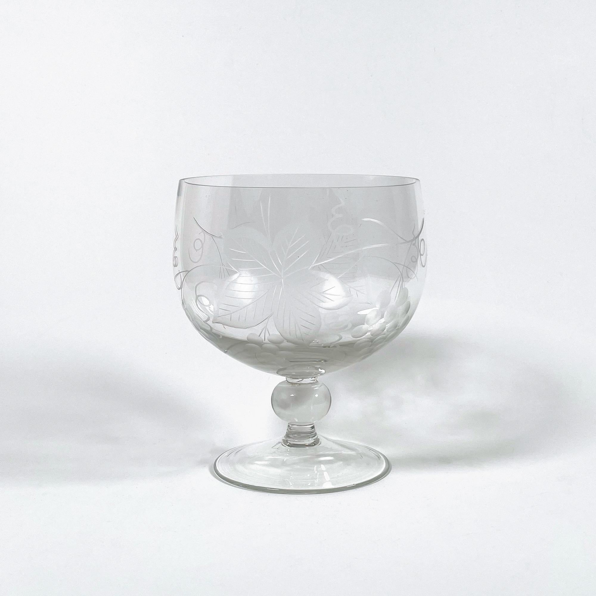 Cuenco grabado de cristal de Bohemia Vintage en Bueno estado para la venta en PARIS, FR