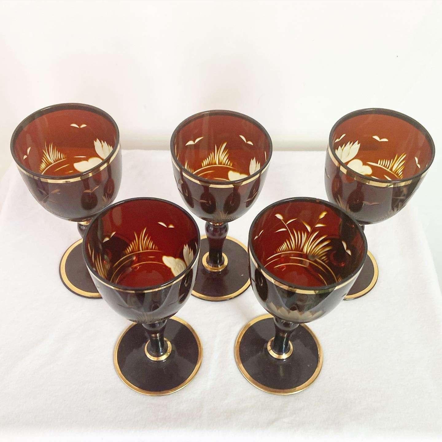 Vintage Bohemian Etched Amber Glass Decanter With Glasses In Good Condition For Sale In Delray Beach, FL