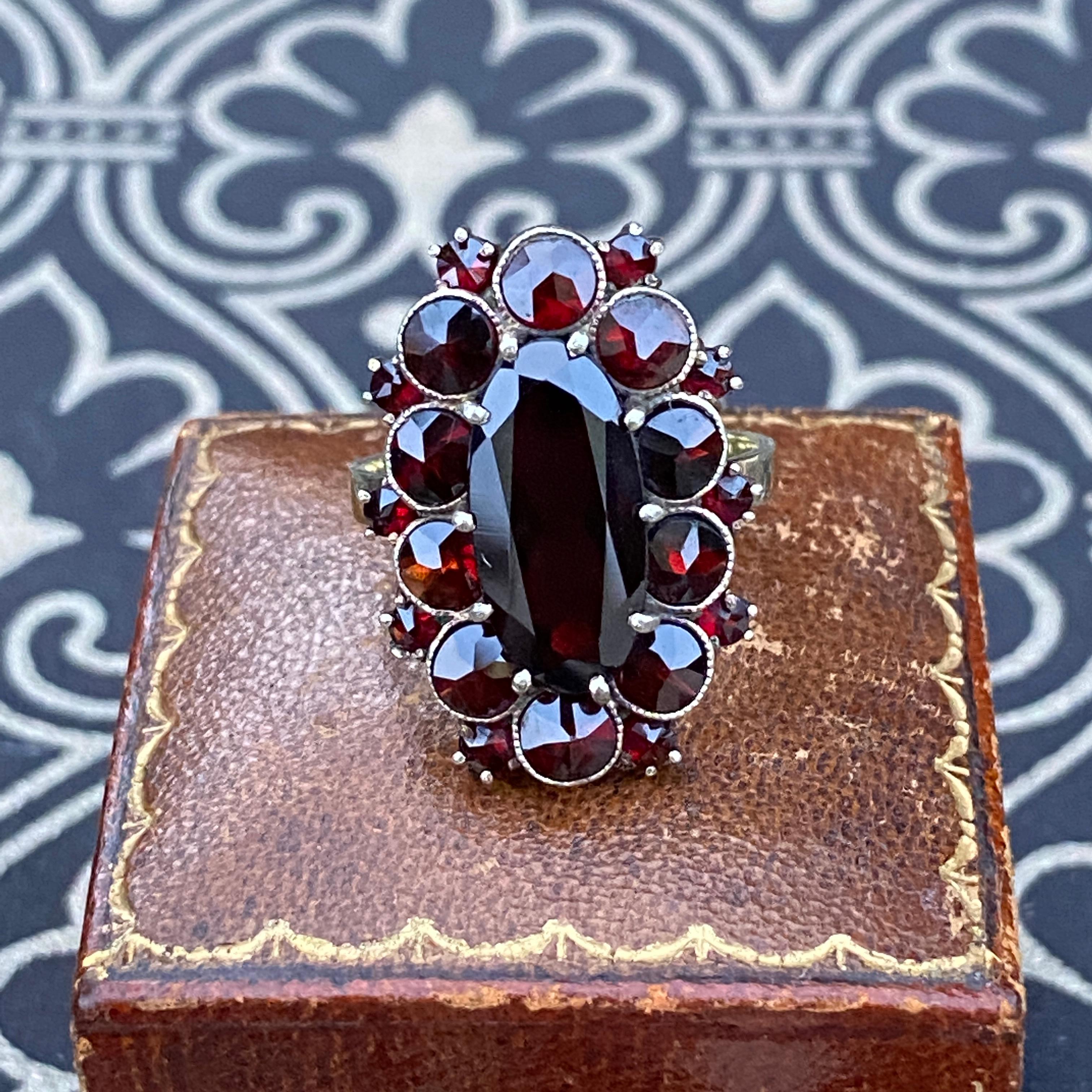 Vintage Bohemian Garnet 1940s 14k & Vermeil Silver Ring In Good Condition For Sale In Scotts Valley, CA