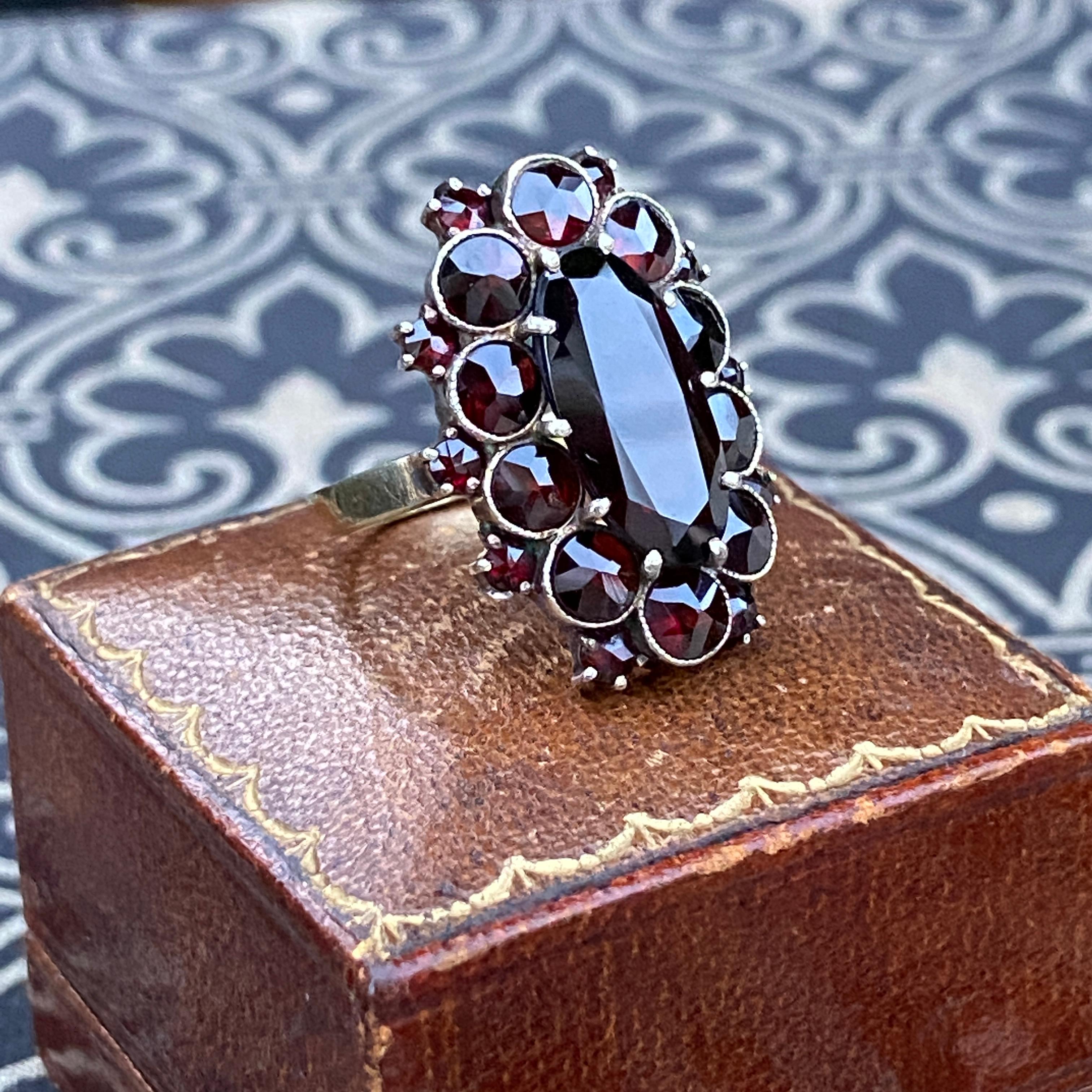 Women's Vintage Bohemian Garnet 1940s 14k & Vermeil Silver Ring For Sale