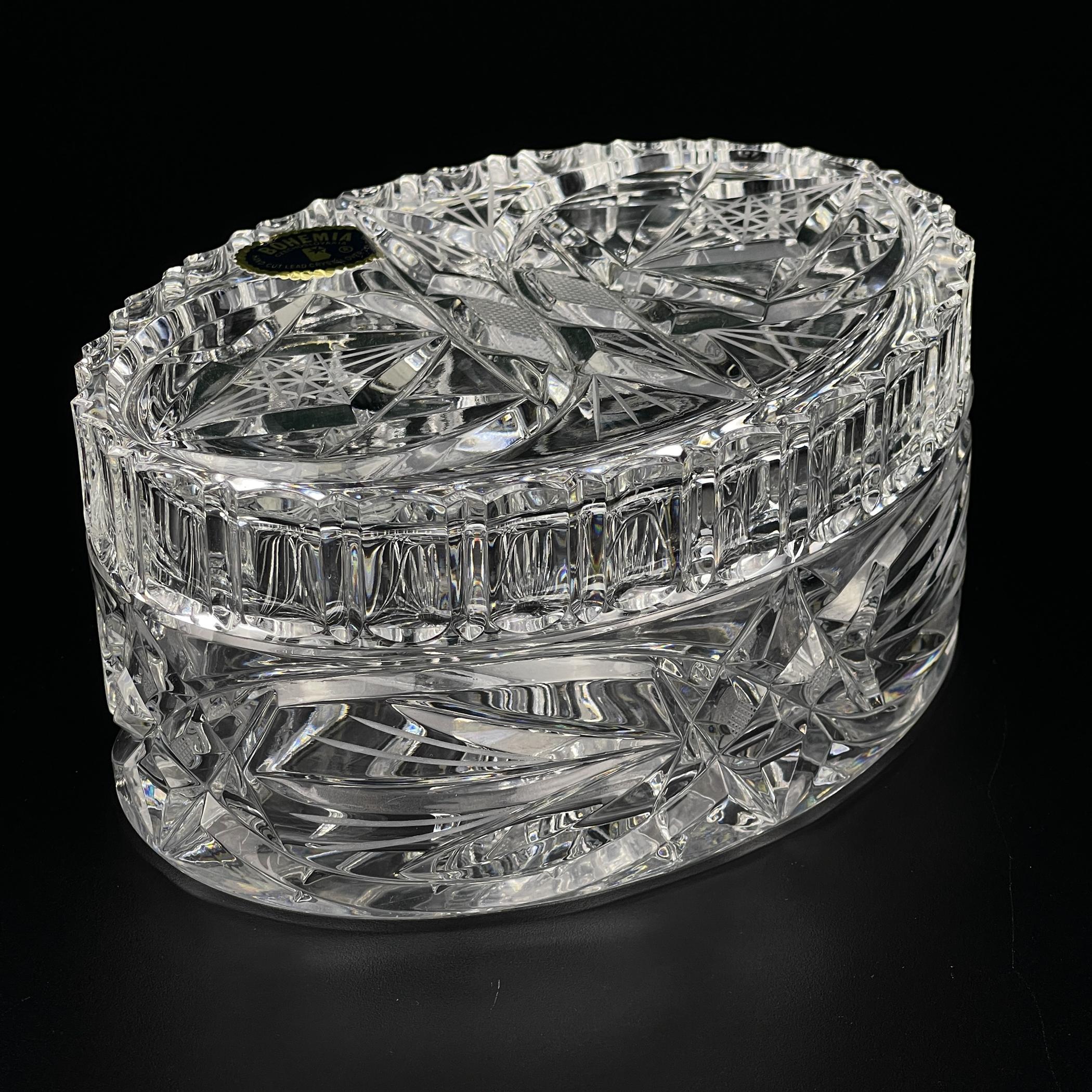 Ciotola per caramelle in vetro di Bohemia Crystal, Cecoslovacchia, 1970 In condizioni buone in vendita a Miklavž Pri Taboru, SI