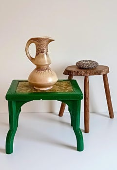 Tavolo da salotto colorato e personalizzato in stile gitano boemo vintage, inizio XX secolo.