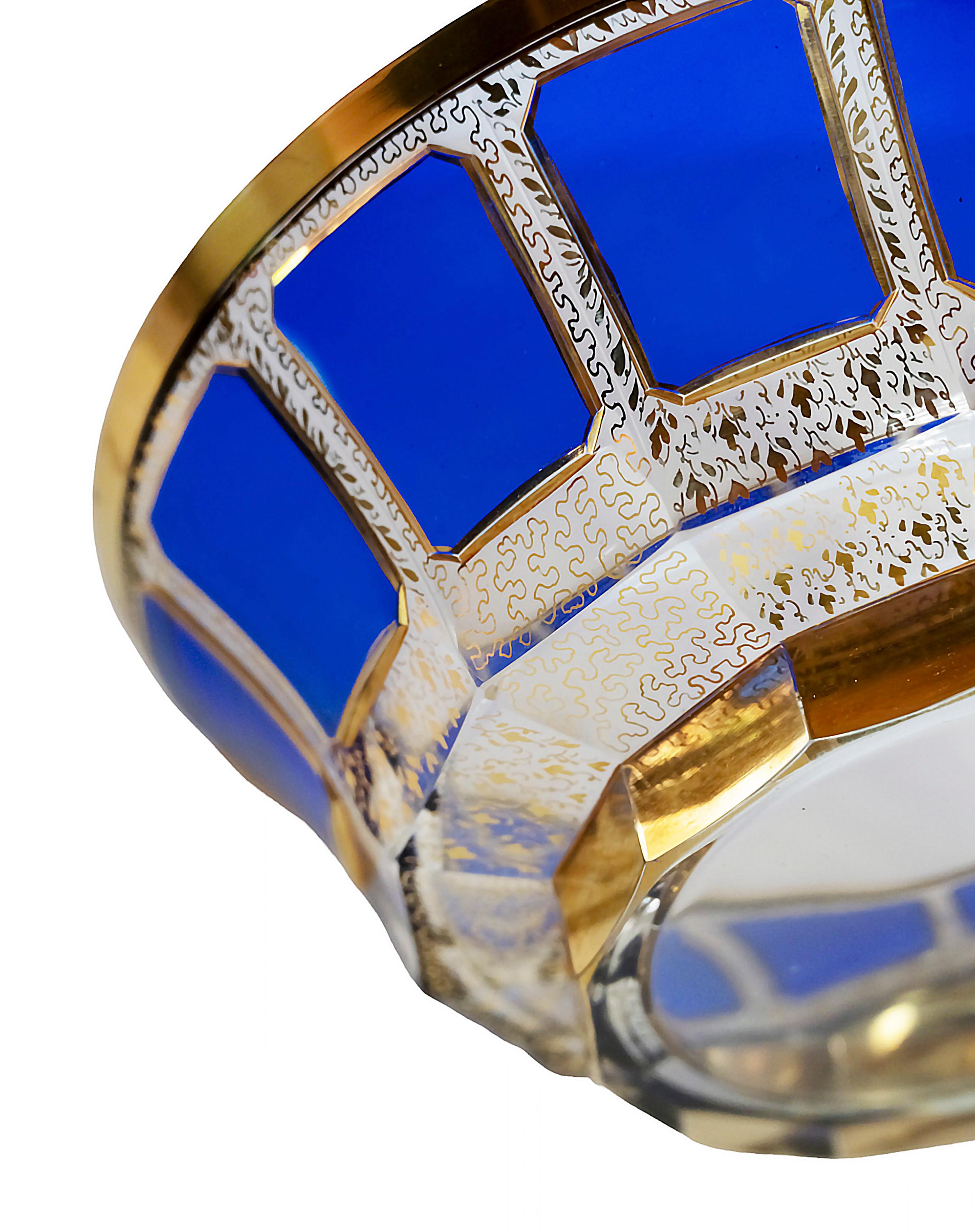 Bol en verre doré fait à la main et de style bohémien Bon état - En vente à Vilnius, LT