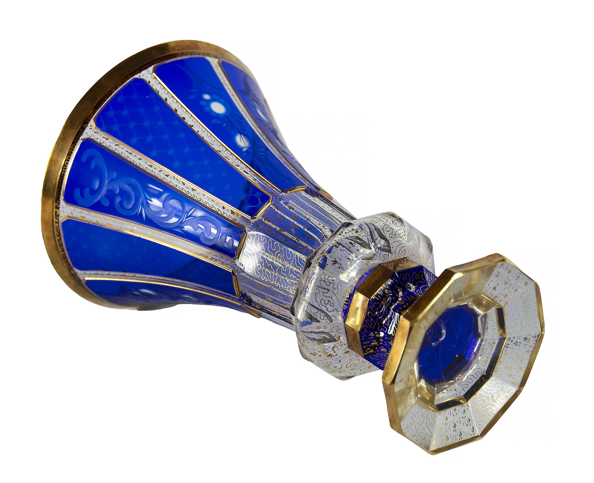 Jarrón vintage de cristal dorado hecho a mano en Bohemia Vidrio en venta