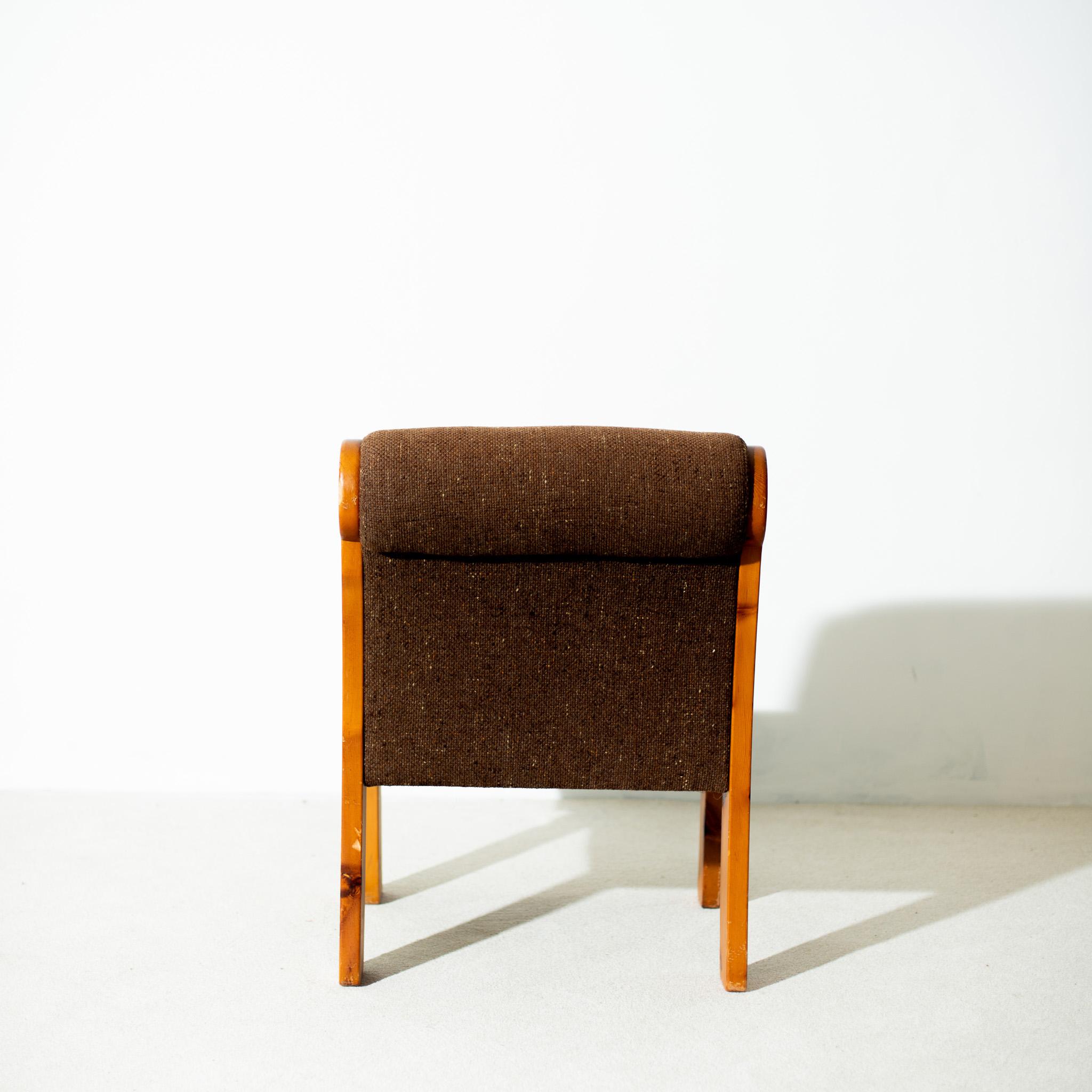 Vintage, Bohème-Sessel aus Kiefernholz aus der Schweiz im Zustand „Gut“ im Angebot in Debrecen, HU
