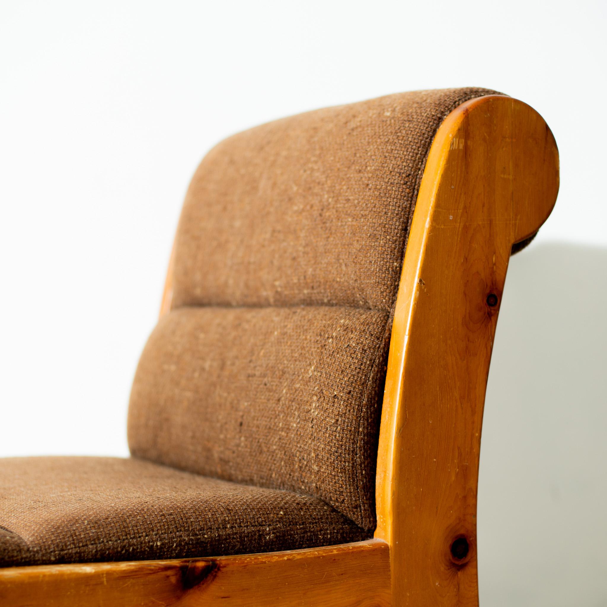 Vintage, Bohème-Sessel aus Kiefernholz aus der Schweiz (Ende des 20. Jahrhunderts) im Angebot