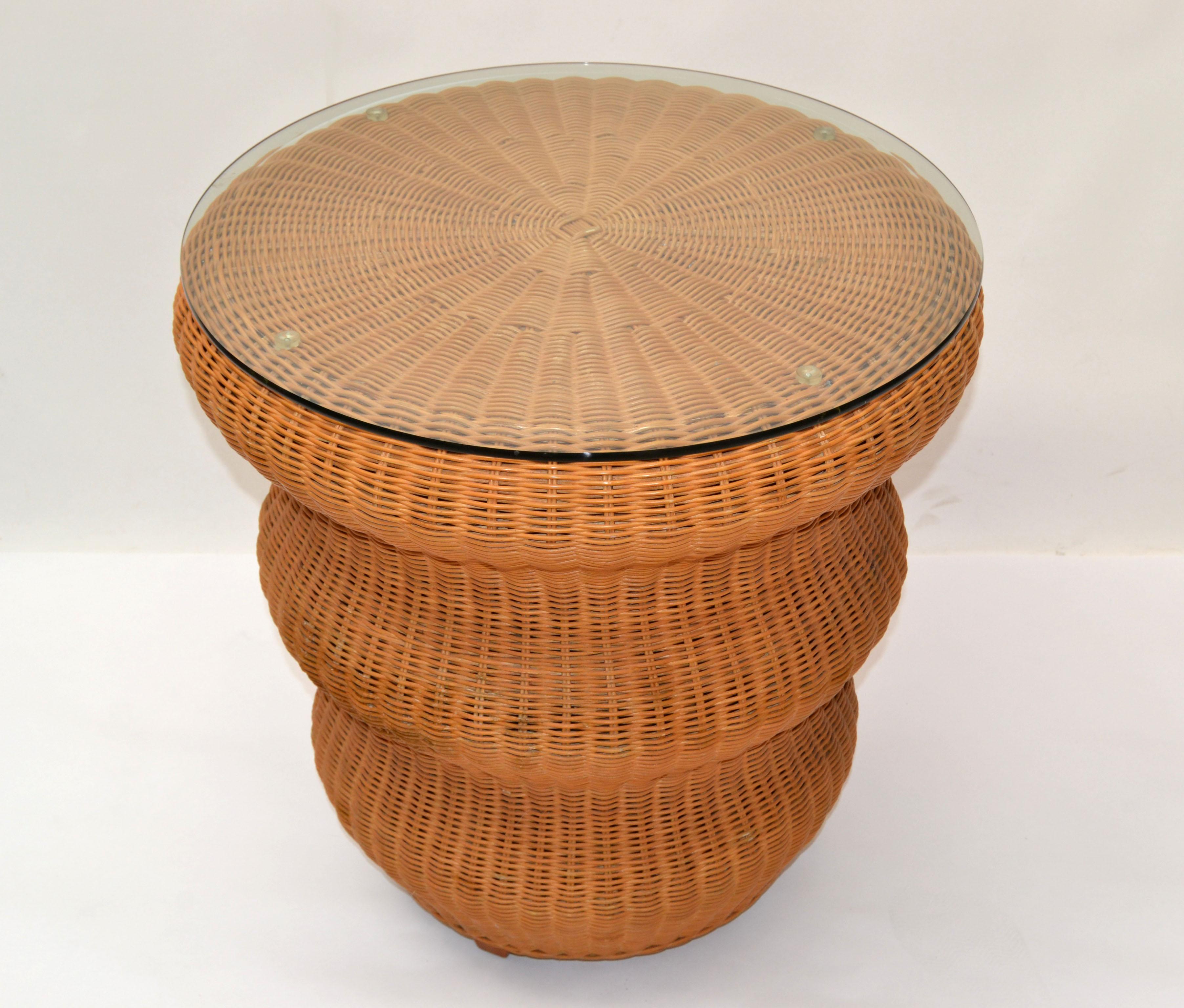 Boho Chic all handwoven Mushroom shaped wicker and rattan Cocktail Table or Coffee Table with round beveled Glass Top.
Glass Top diameter measures: 24 inches and is 1/4 inch thick.
Height: 26 inches.