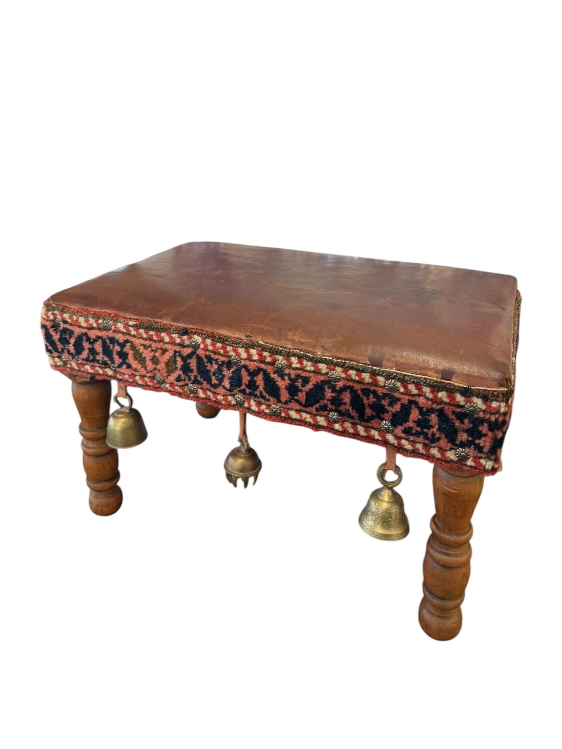 Rustique Vintage Bohemian Rustic Handcrafted Wooden Stool with Leather Seat & Brass Bells (tabouret en bois rustique avec siège en cuir et cloches en laiton) en vente