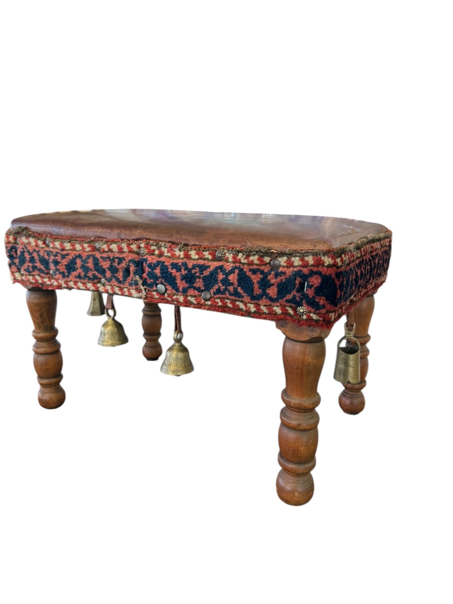 Vintage Bohemian Rustic Handcrafted Wooden Stool with Leather Seat & Brass Bells (tabouret en bois rustique avec siège en cuir et cloches en laiton) Bon état - En vente à Seattle, WA