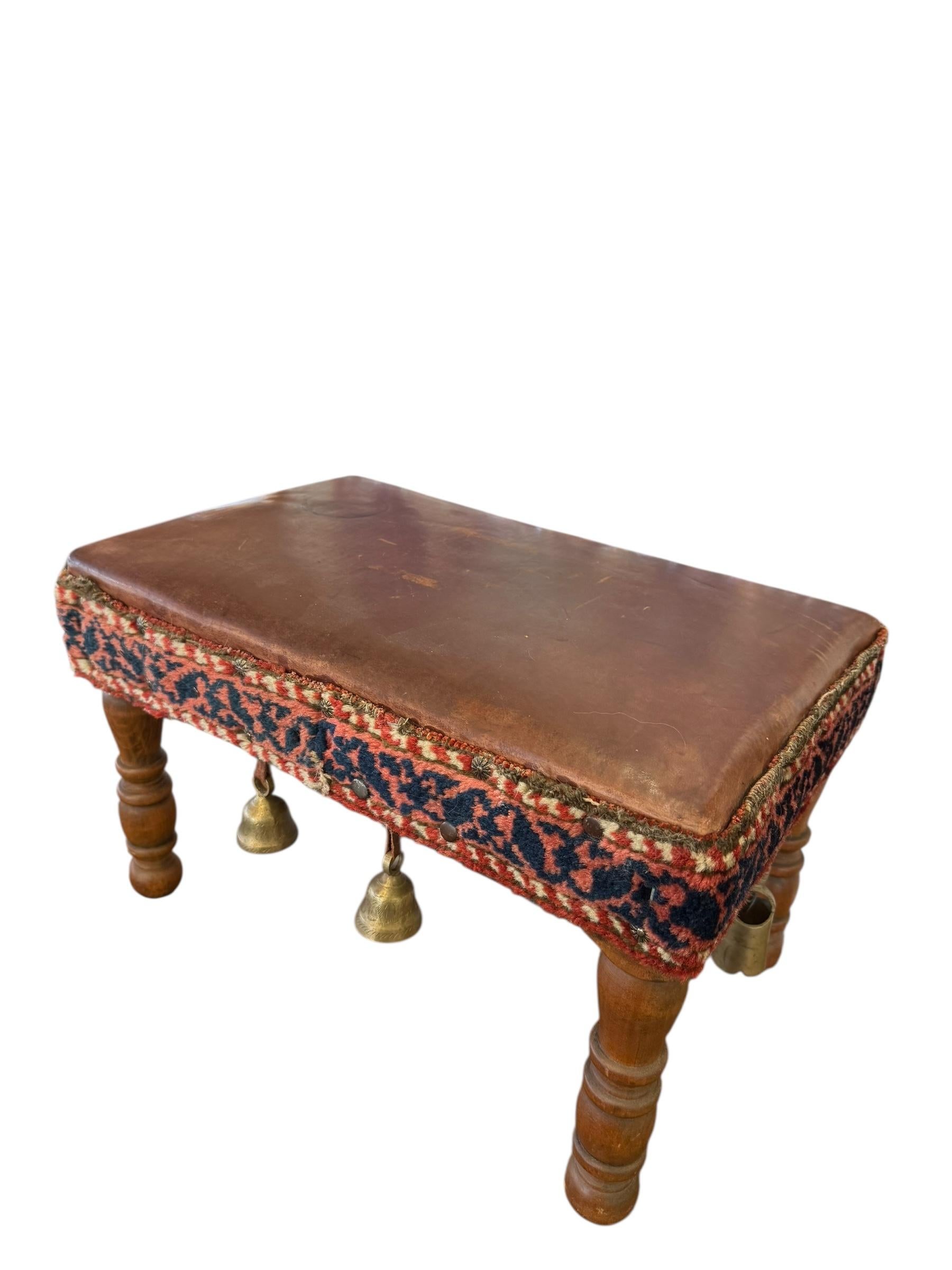 Cuir Vintage Bohemian Rustic Handcrafted Wooden Stool with Leather Seat & Brass Bells (tabouret en bois rustique avec siège en cuir et cloches en laiton) en vente