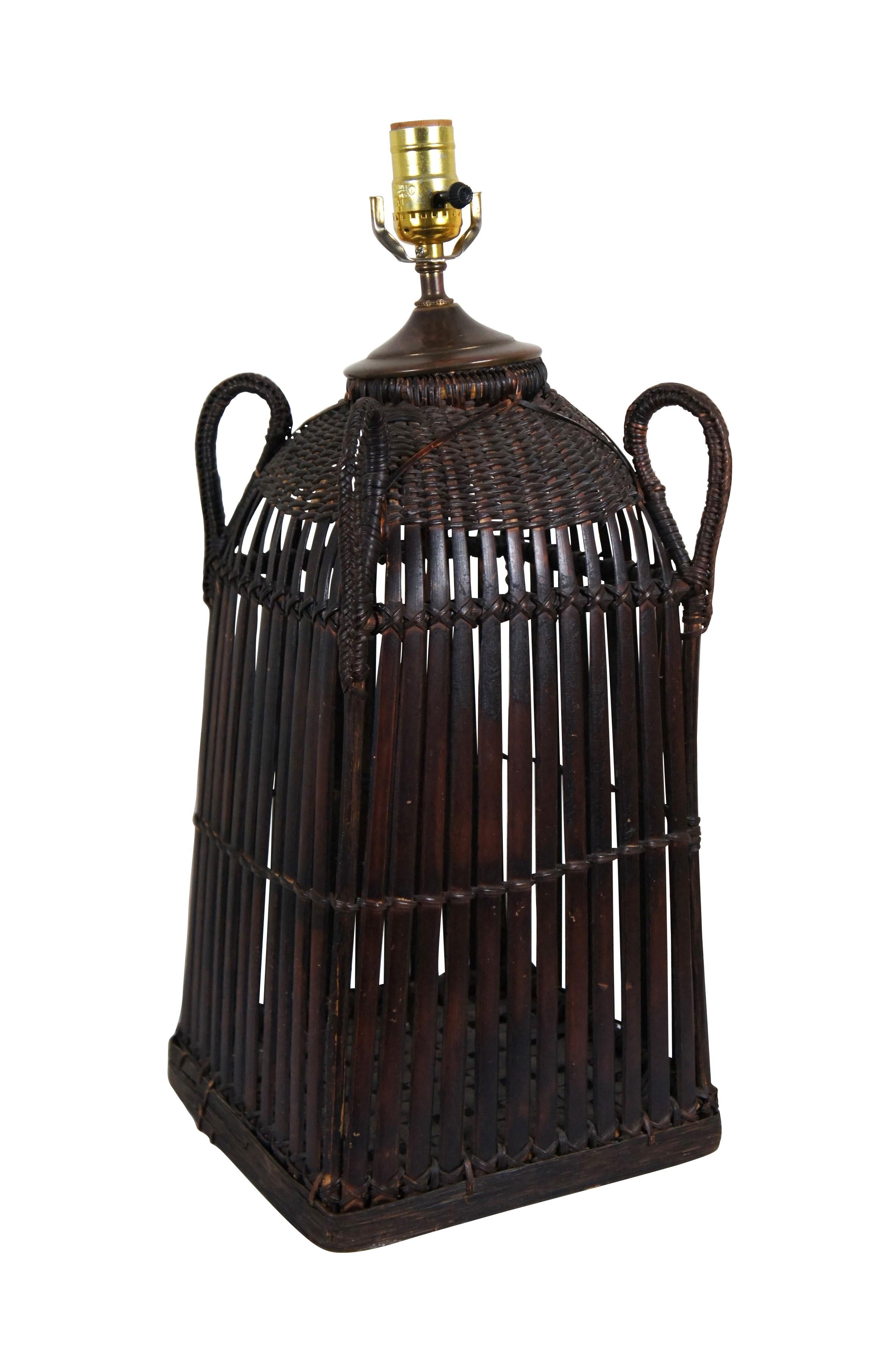 Lámpara de sobremesa vintage bohemia de mimbre y ratán tejida 31 Bohemio en venta