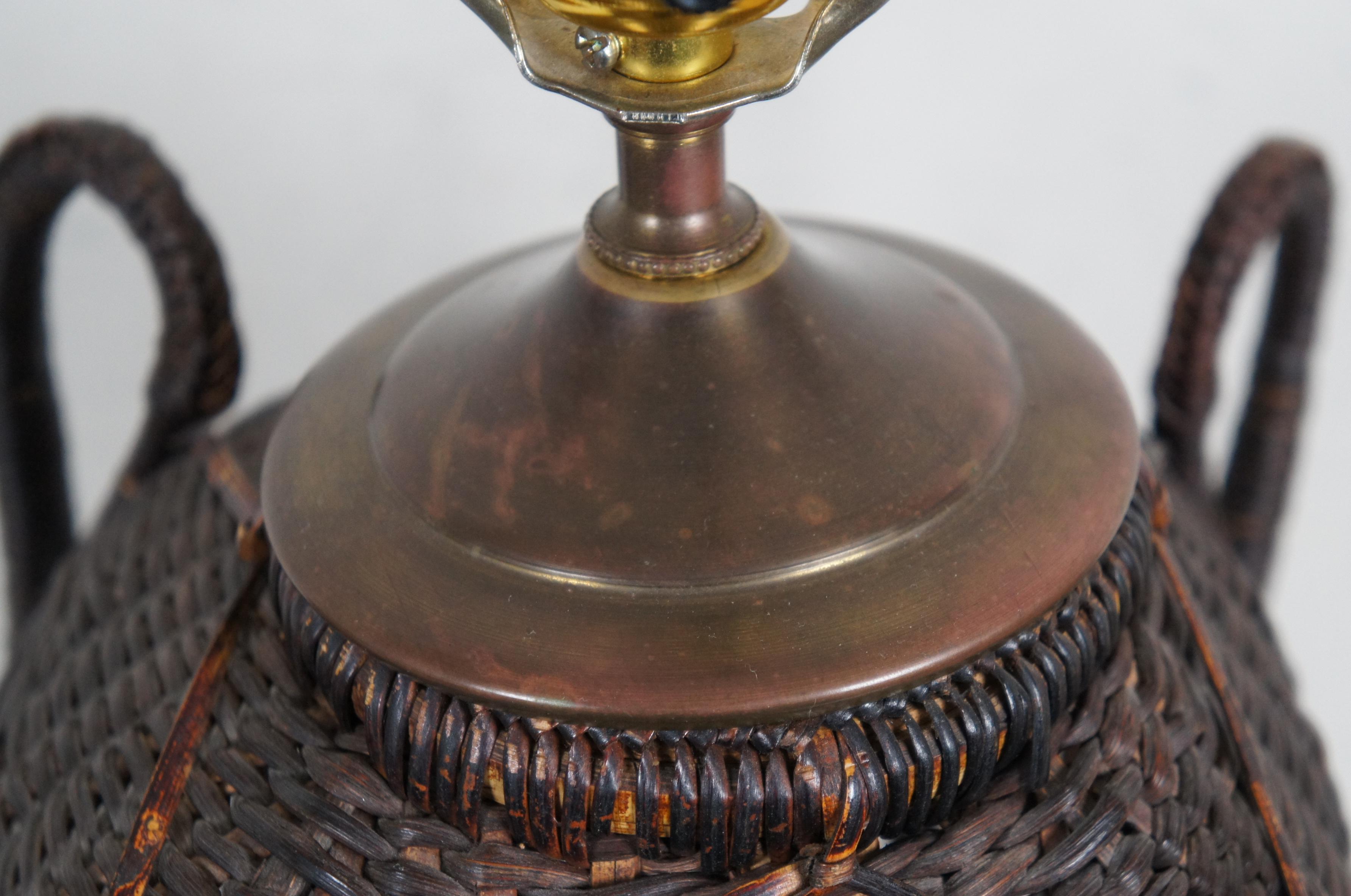 Lámpara de sobremesa vintage bohemia de mimbre y ratán tejida 31 en venta 3