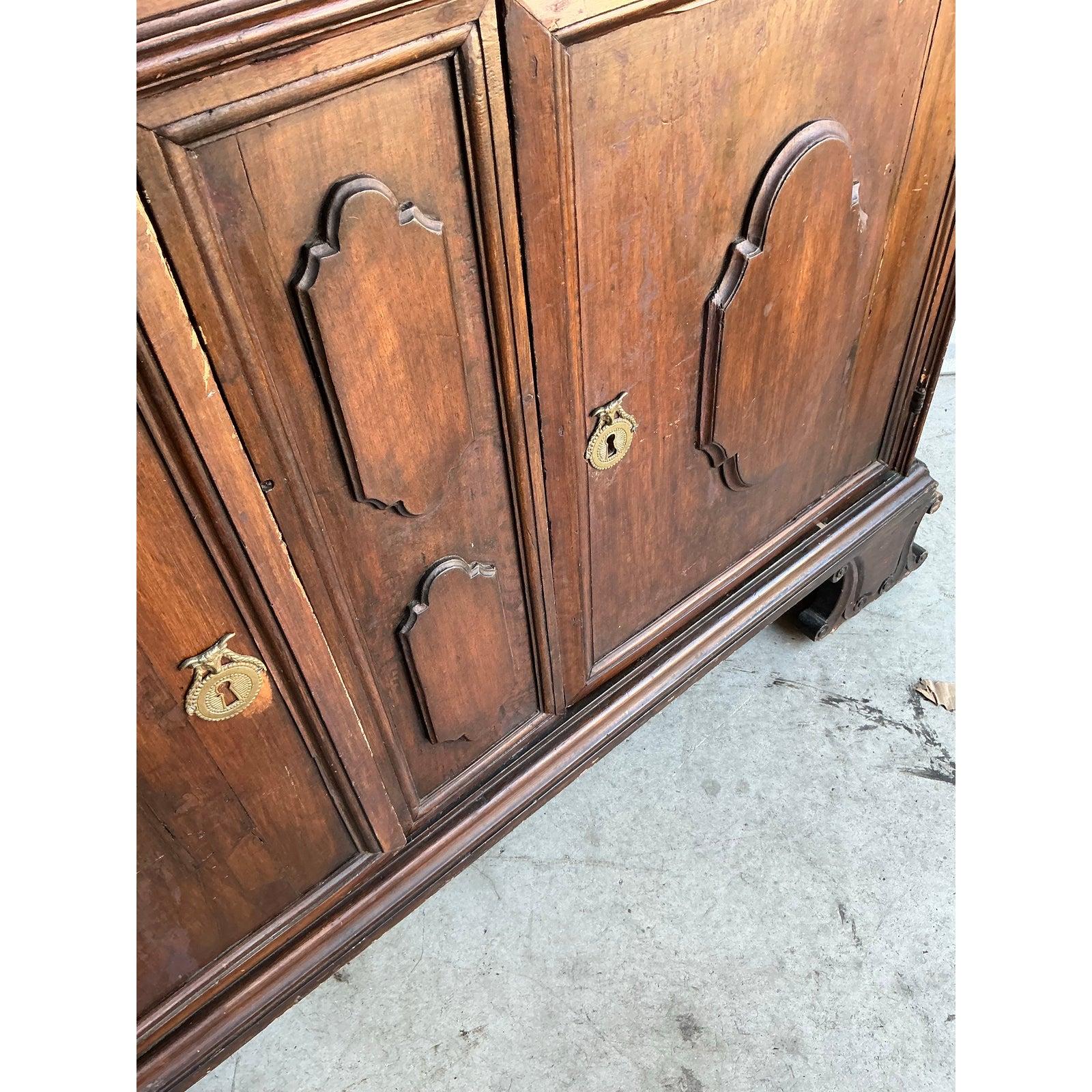 Buffet in noce toscano vintage Boho del 18° secolo in vendita 3