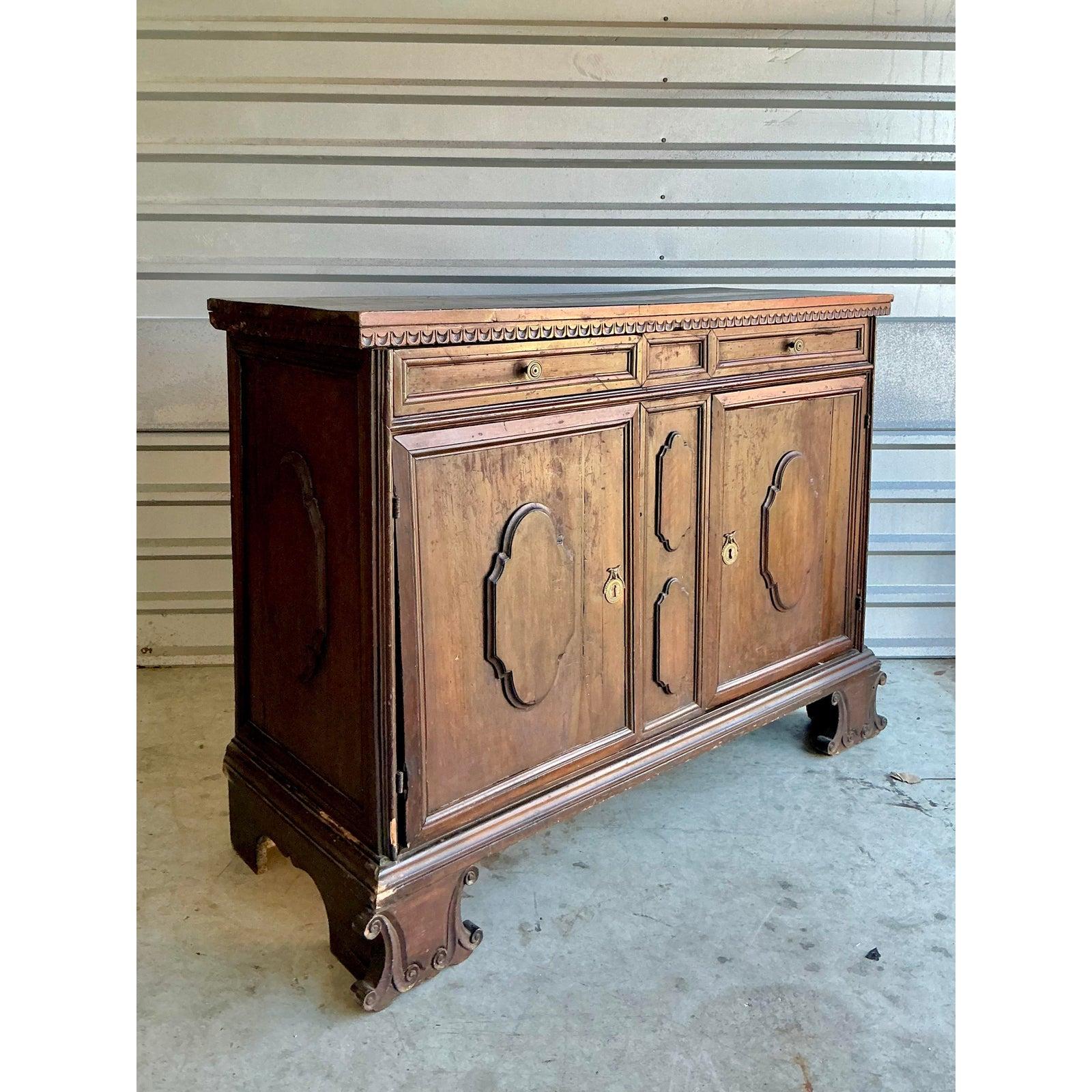 Buffet in noce toscano vintage Boho del 18° secolo In condizioni buone in vendita a West Palm Beach, FL
