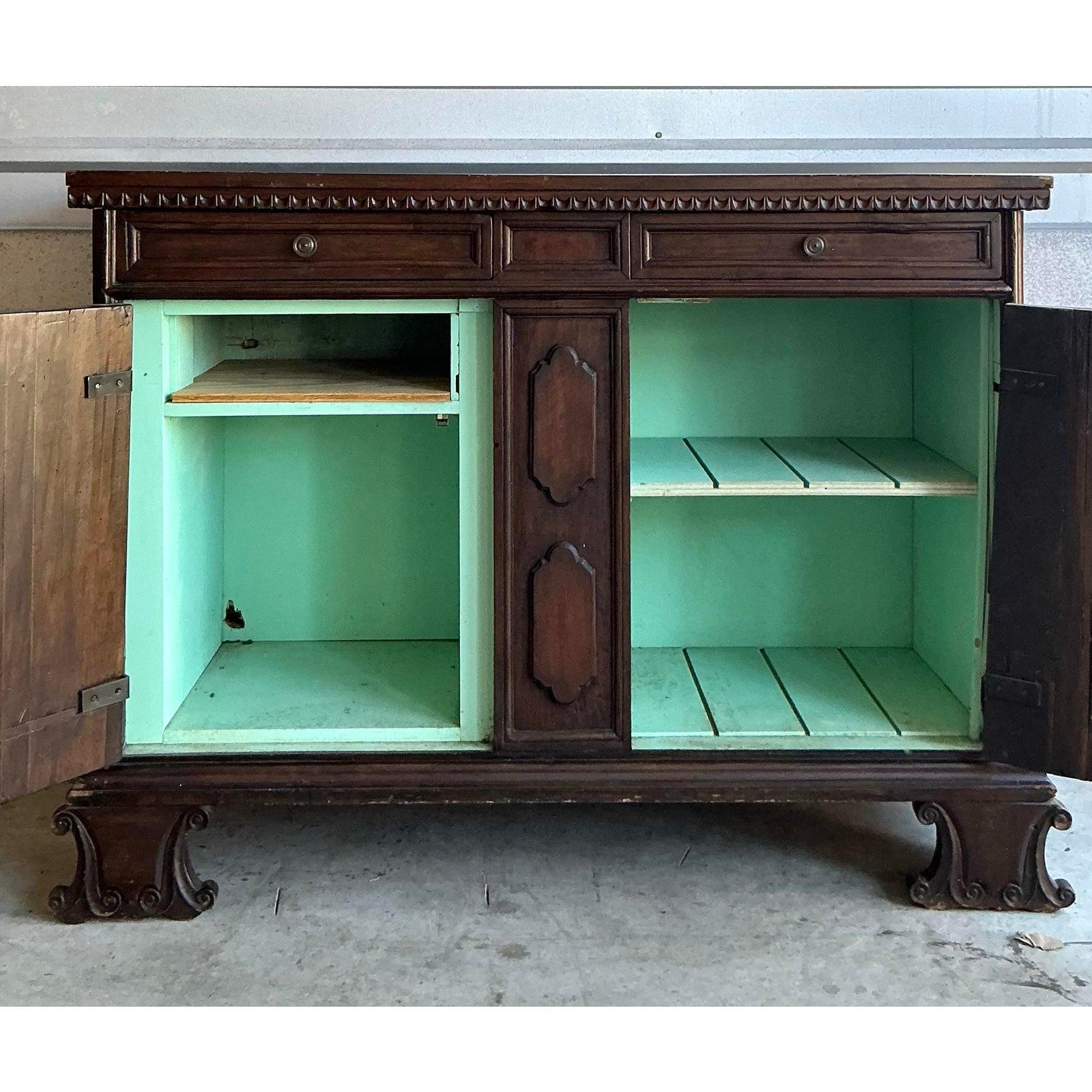 Ottone Buffet in noce toscano vintage Boho del 18° secolo in vendita