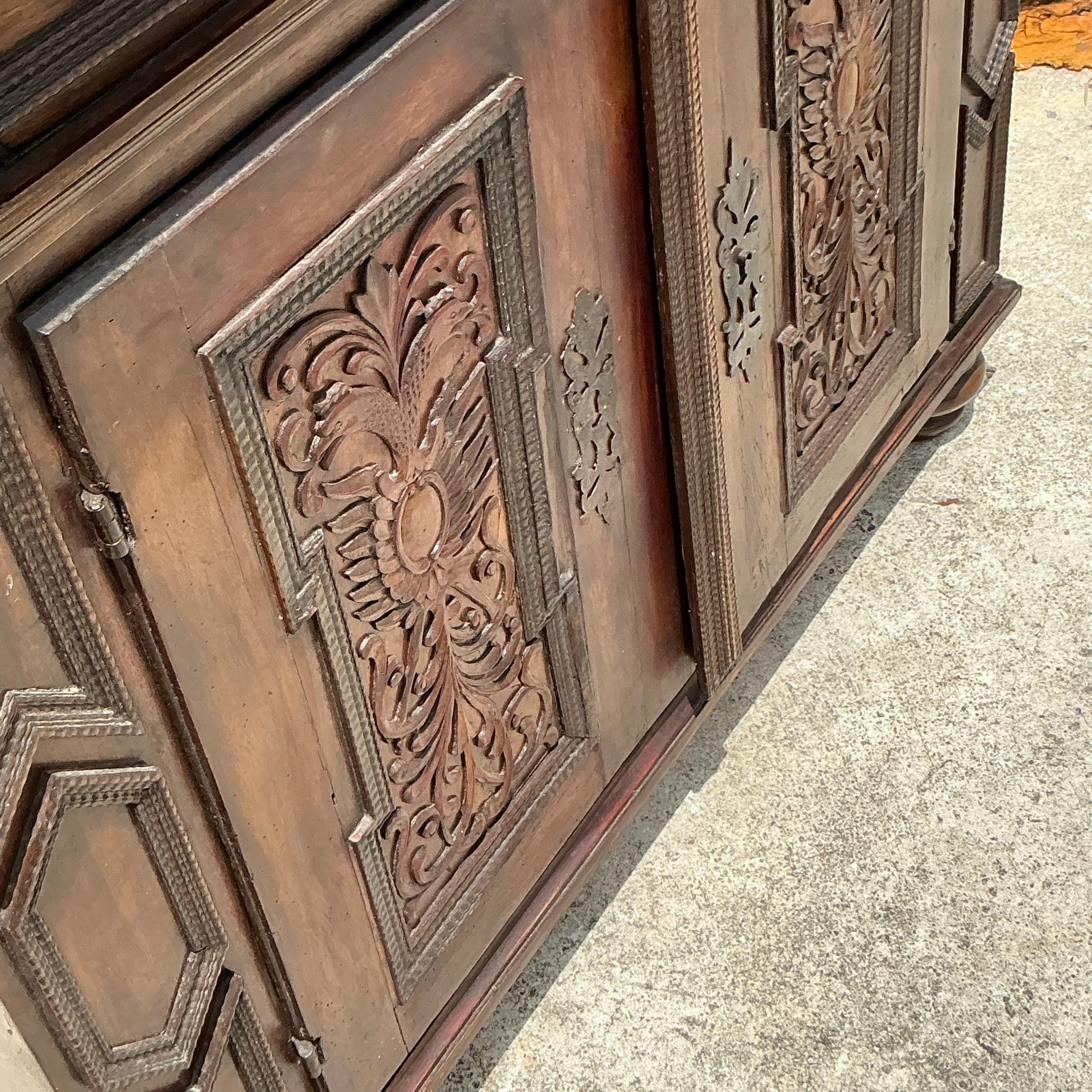 Rustique Armoire primitive vintage Boho 18ème siècle en vente