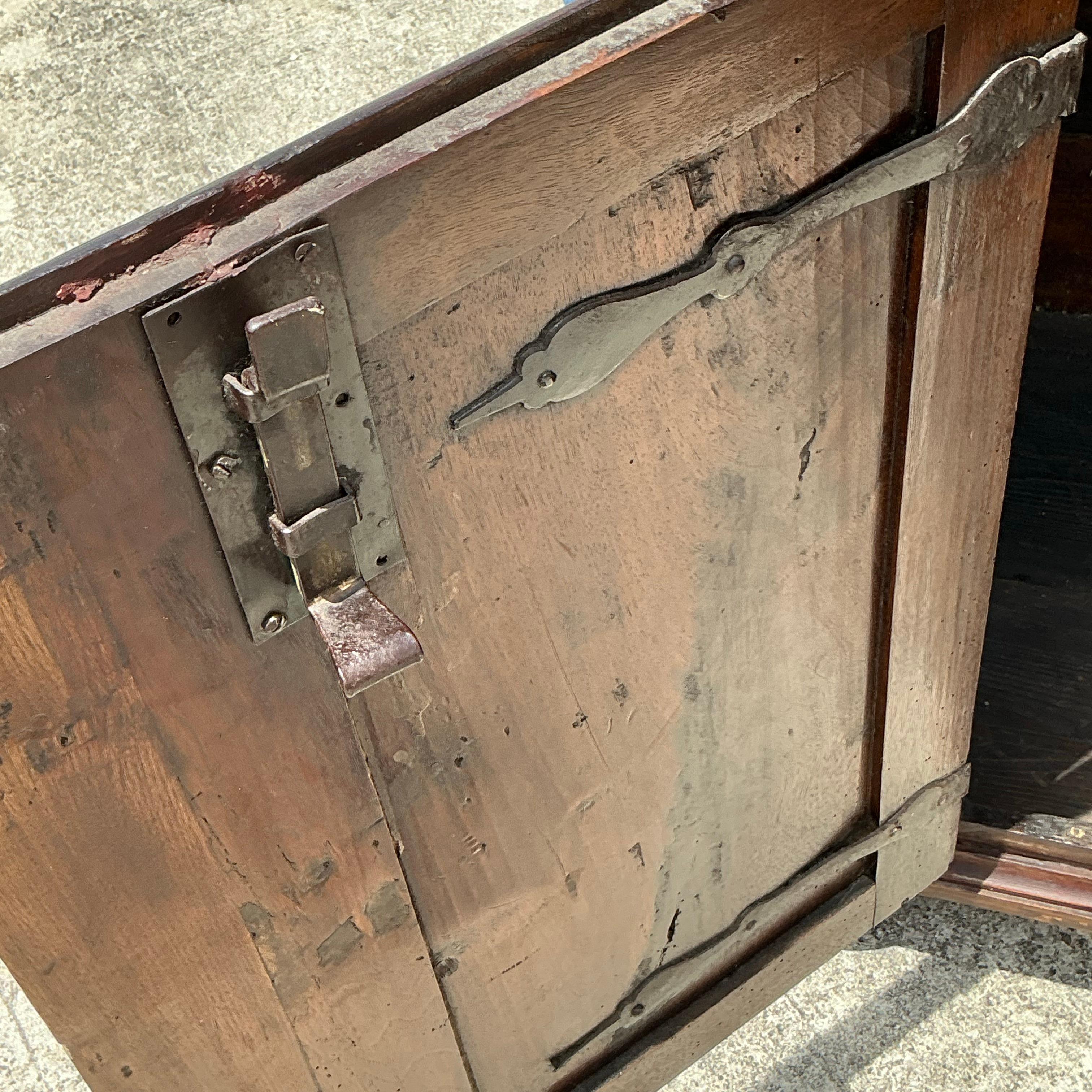 Américain Armoire primitive vintage Boho 18ème siècle en vente