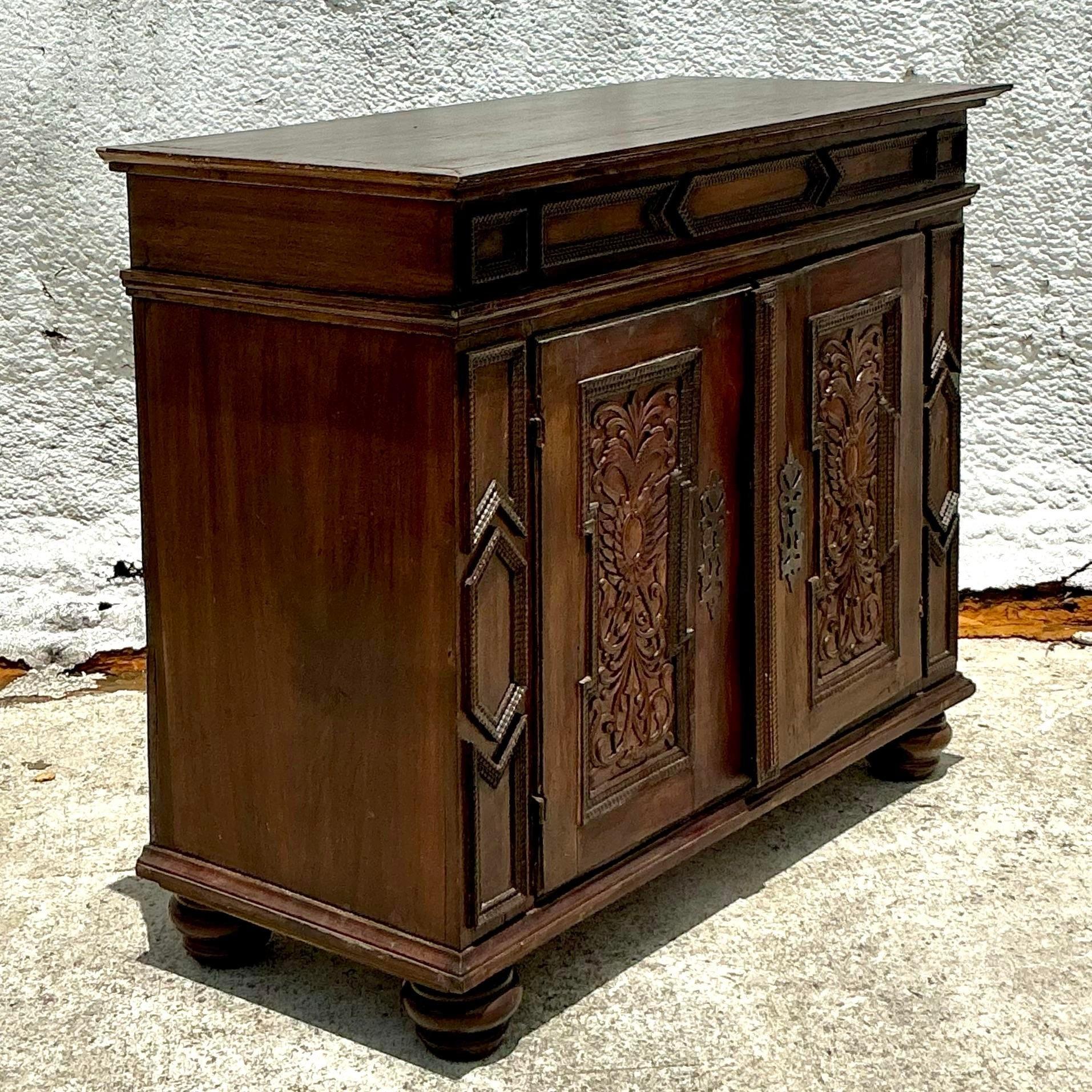 20ième siècle Armoire primitive vintage Boho 18ème siècle en vente